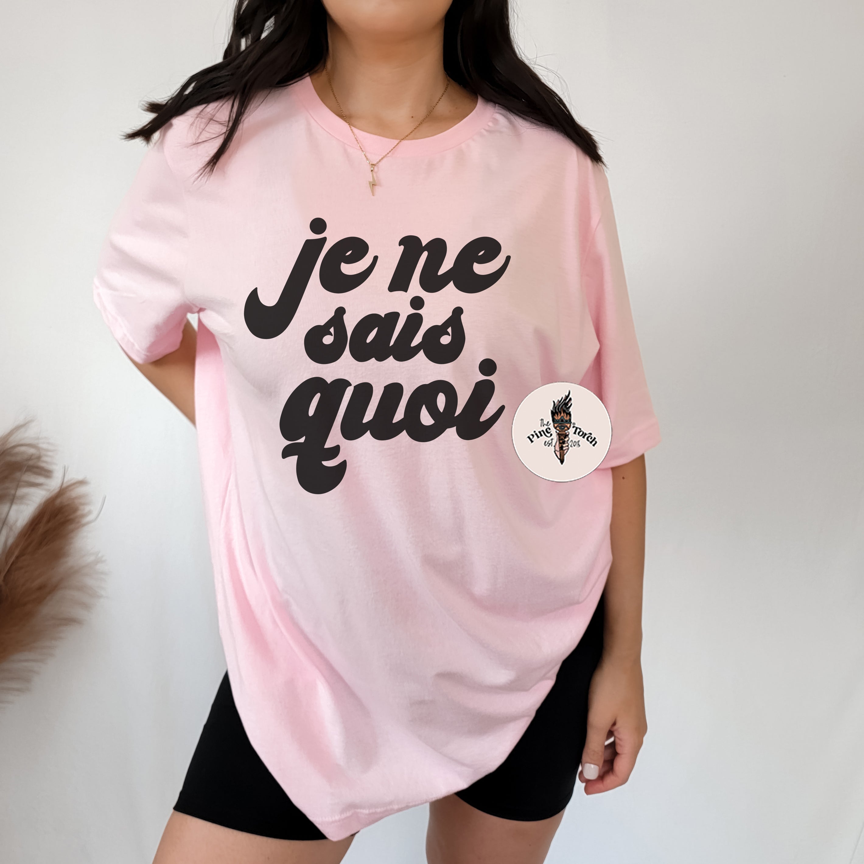 JE NE SAIS QUOI // UNISEX TEE