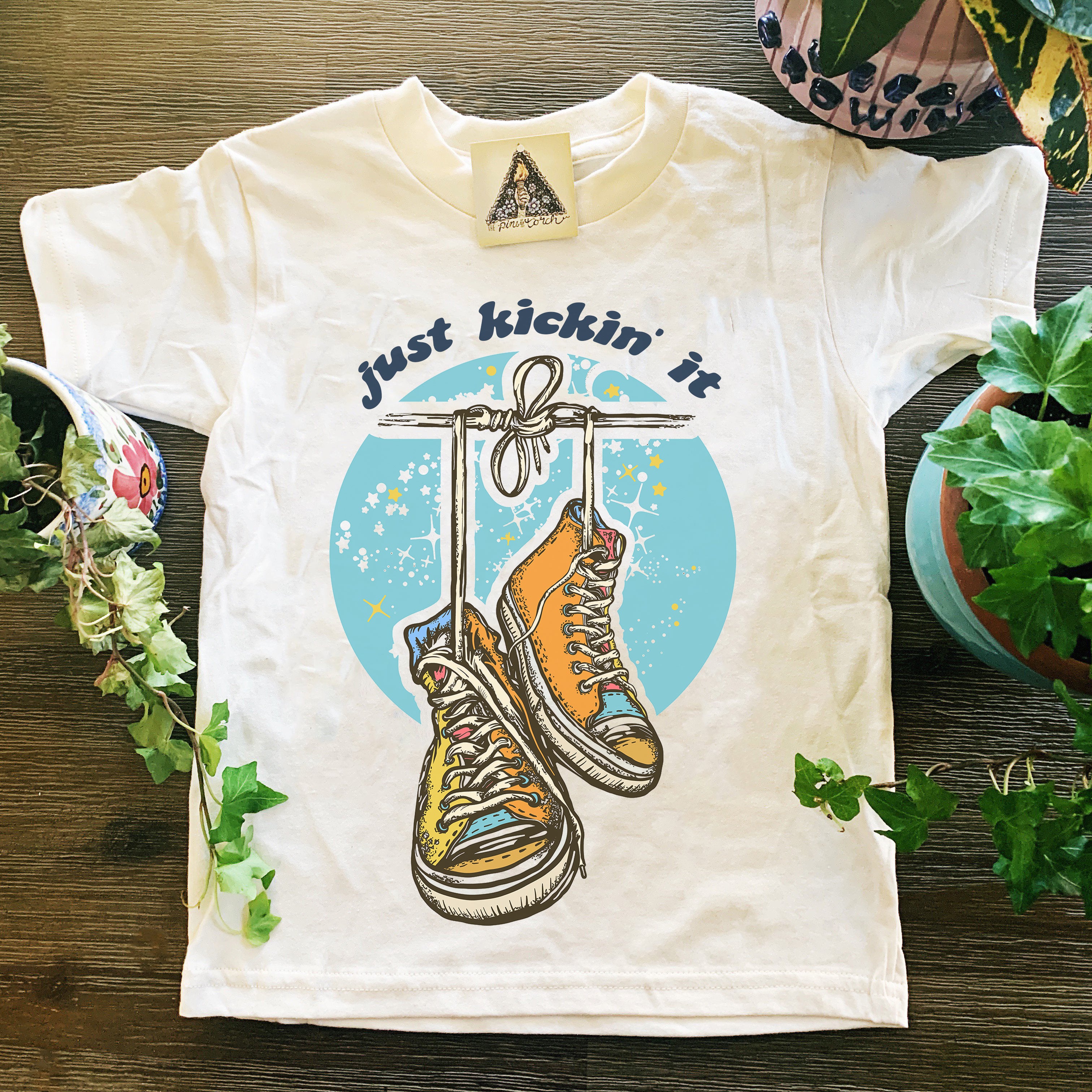 « JUST KICKIN' IT » KID'S TEE