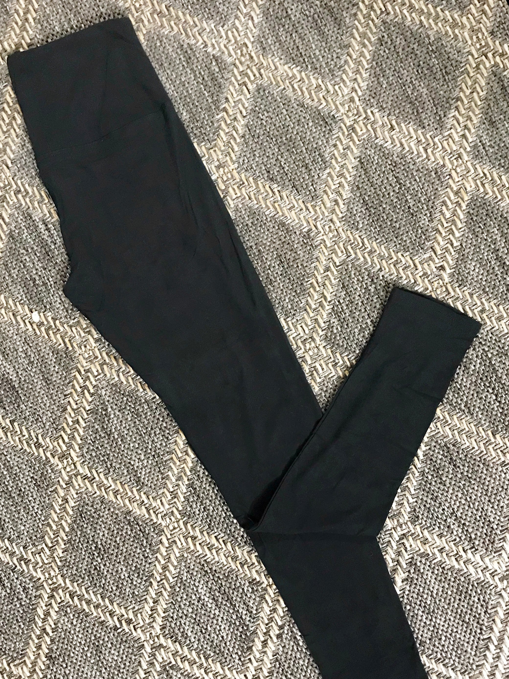<< BUTTERY SOFT >> 5 IN HIGH WAIST YOGA WAISTBAND LEGGINGS - OS and PLUS