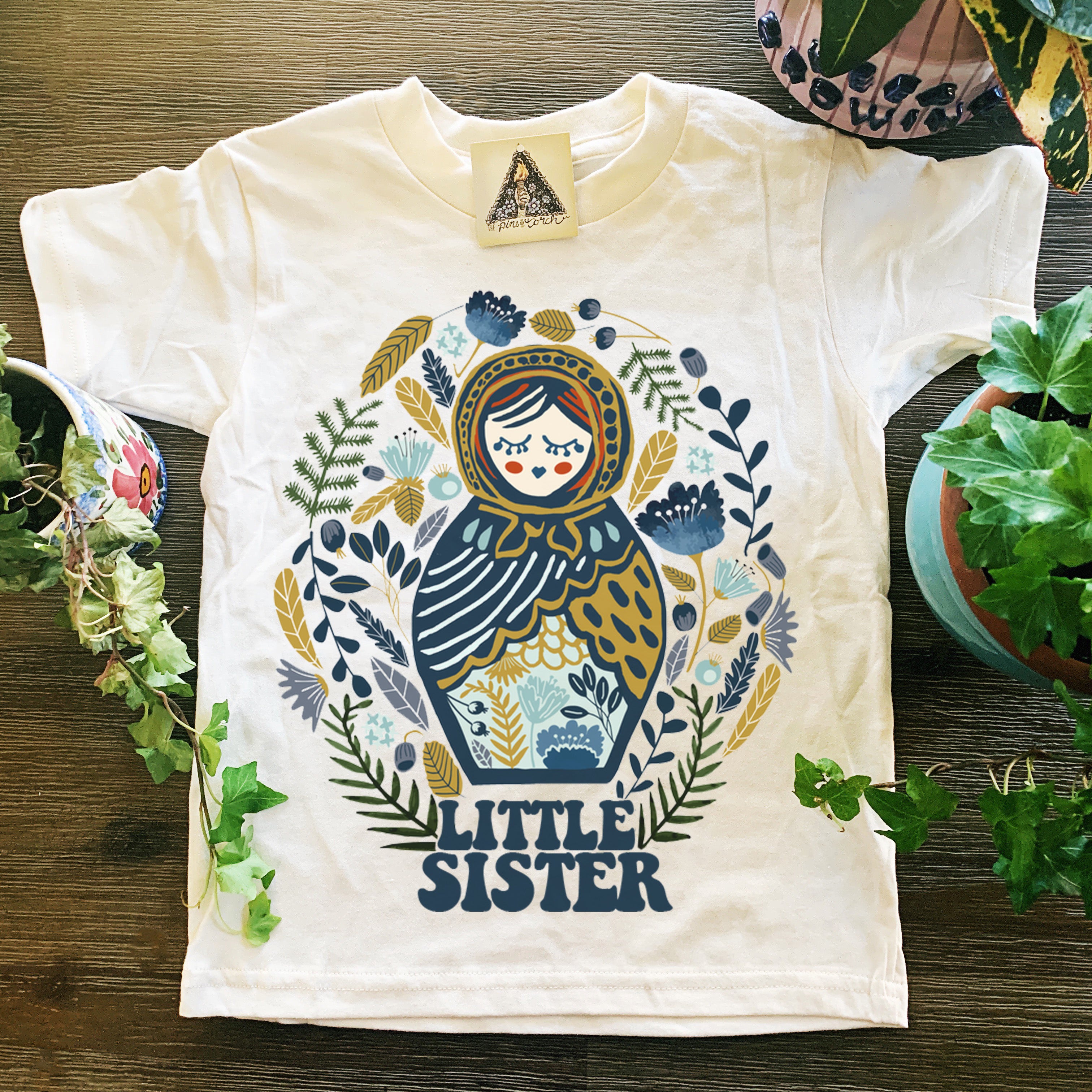 « LITTLE SISTER NESTING DOLL » KID'S TEE