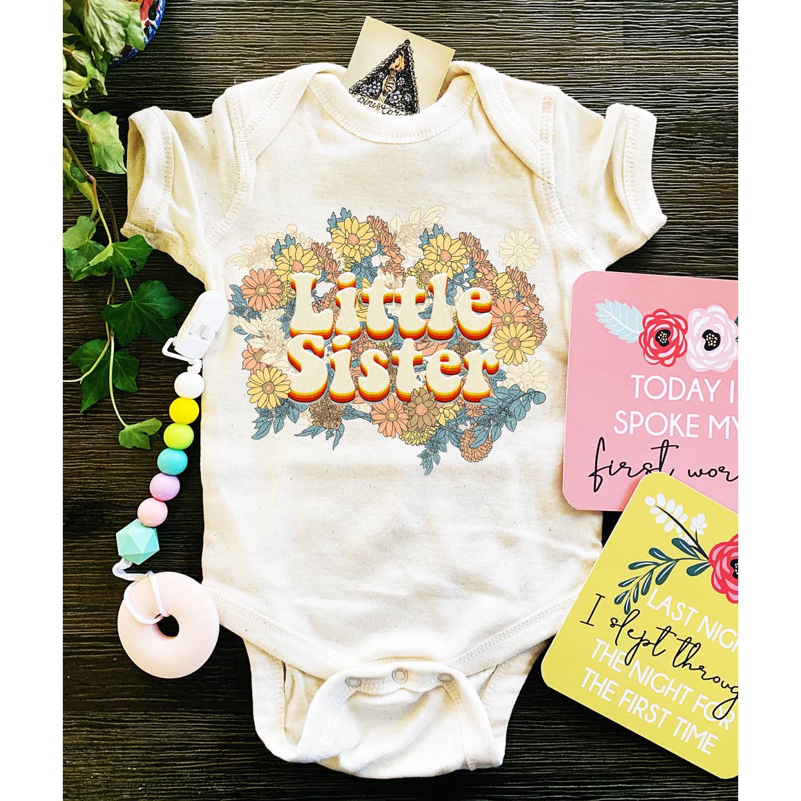 « LITTLE SISTER RETRO FLORAL » BODYSUIT
