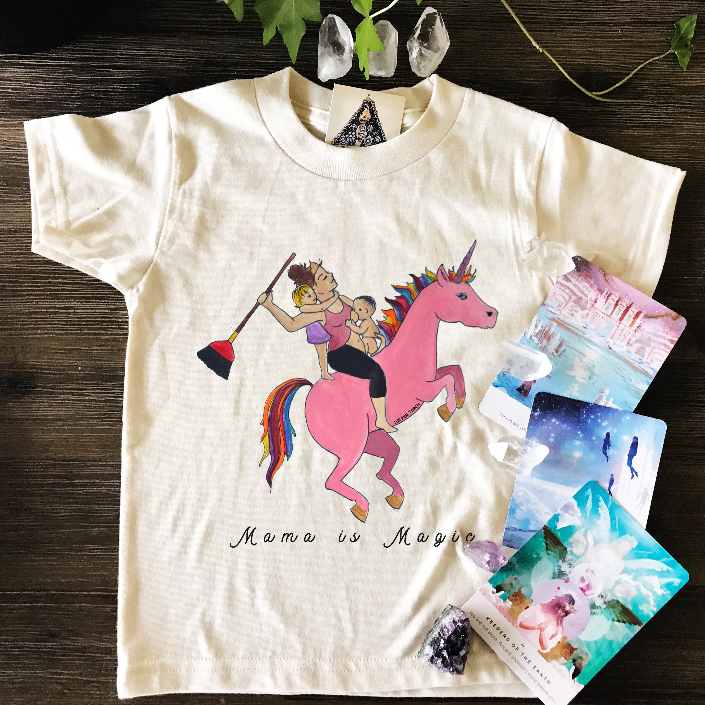 « MAMA IS MAGIC » KID'S TEE