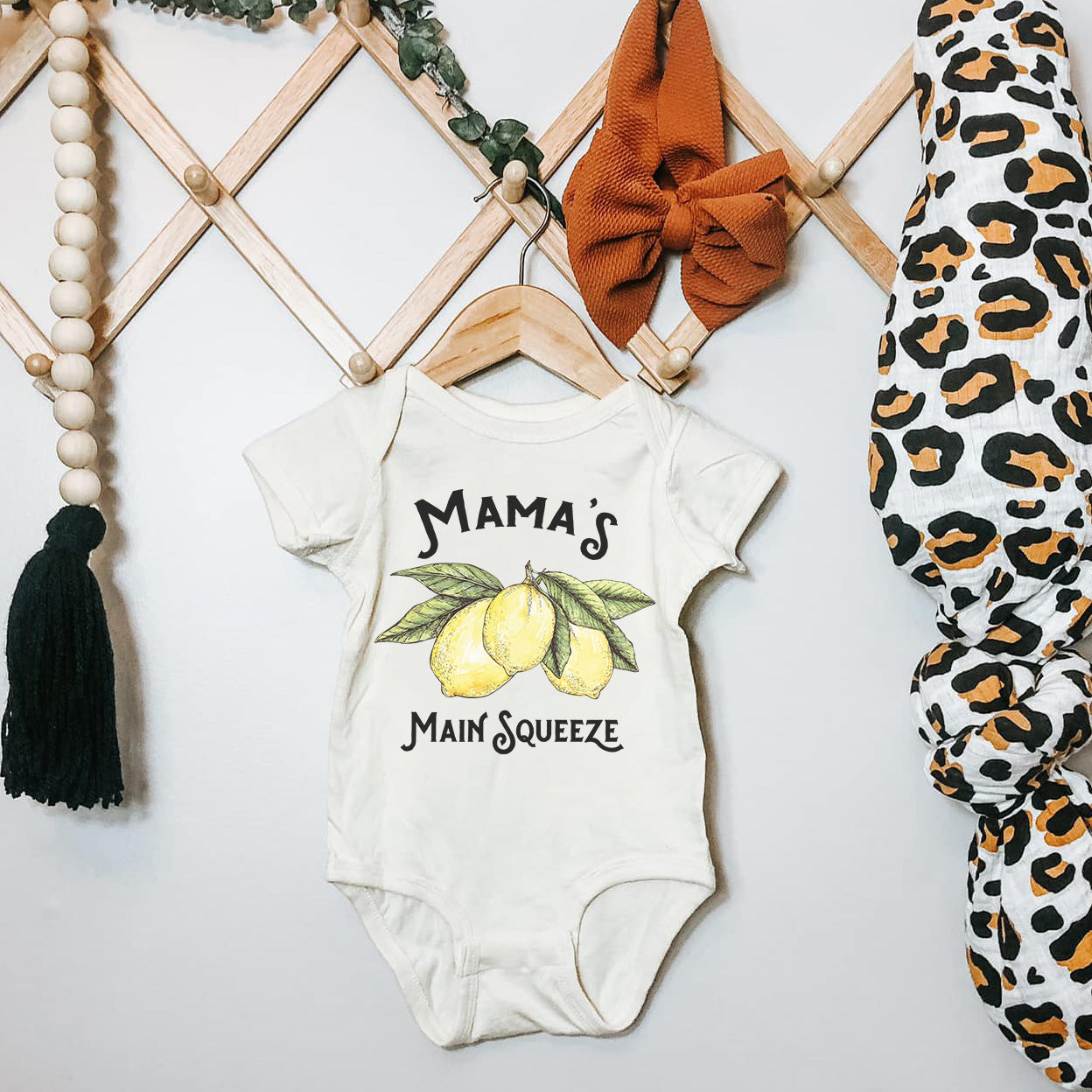 « MAMA'S MAIN SQUEEZE » BODYSUIT