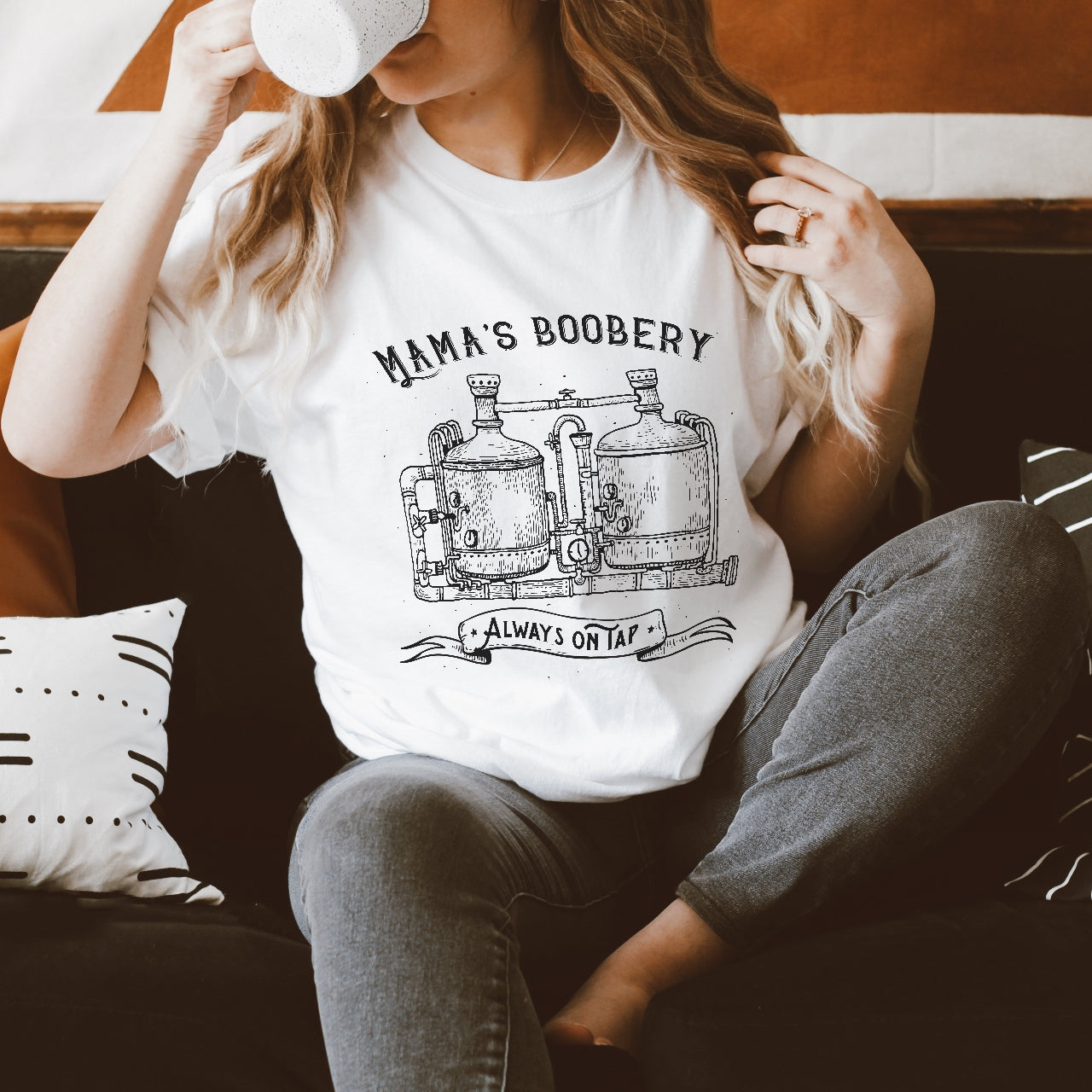 « MAMA'S BOOBERY, ALWAYS ON TAP » UNISEX TEE