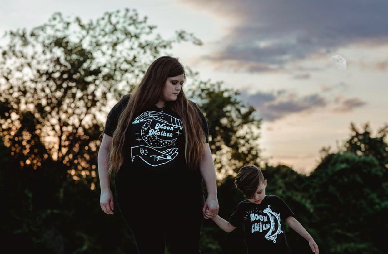 « MOON MOTHER » UNISEX TEE