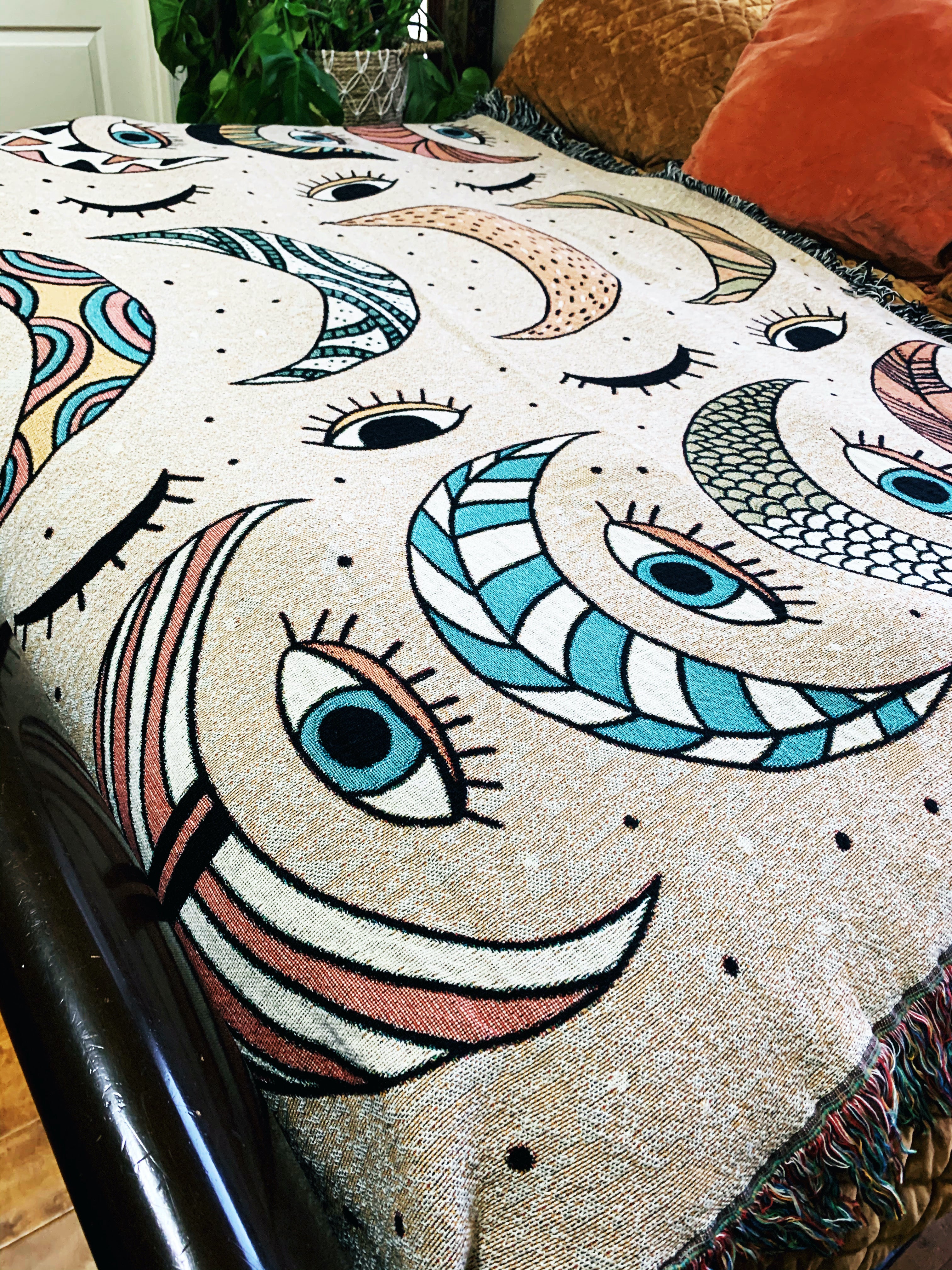 EYE OF THE MOON // WOVEN FRINGE BLANKET