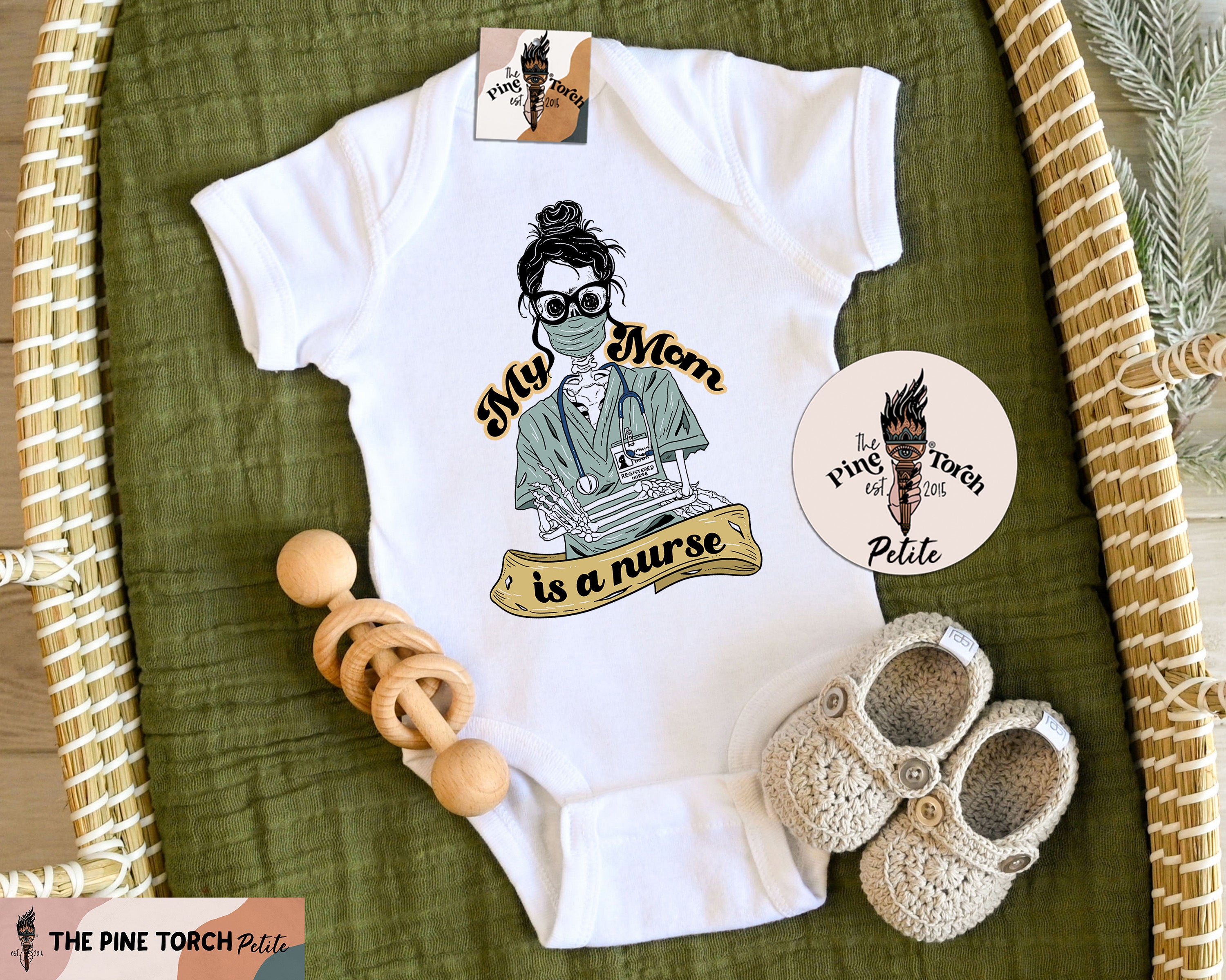 « MY MOM IS A NURSE » BODYSUIT