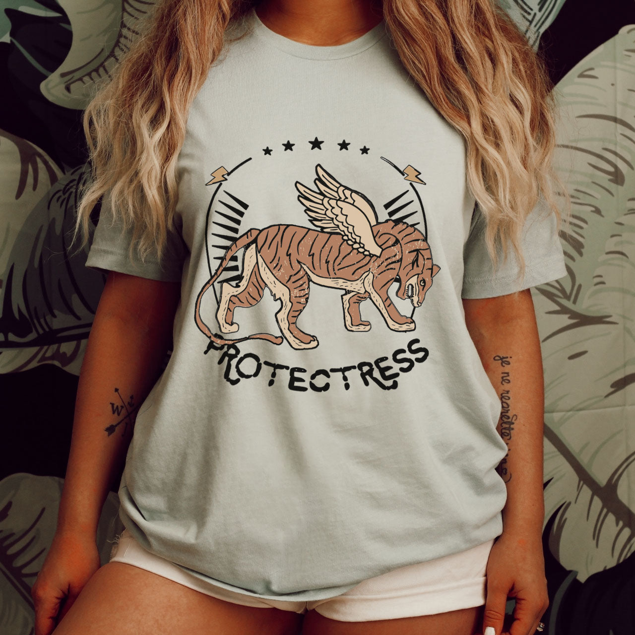 « PROTECTRESS » UNISEX TEE