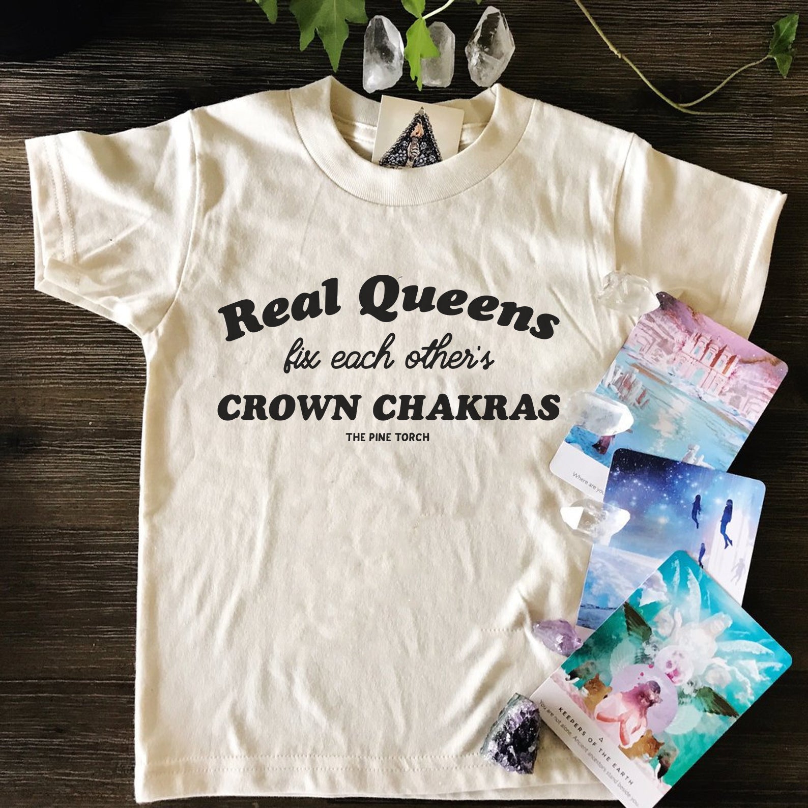« REAL QUEENS FIX EACH OTHER'S CROWN CHAKRAS » KID'S TEE