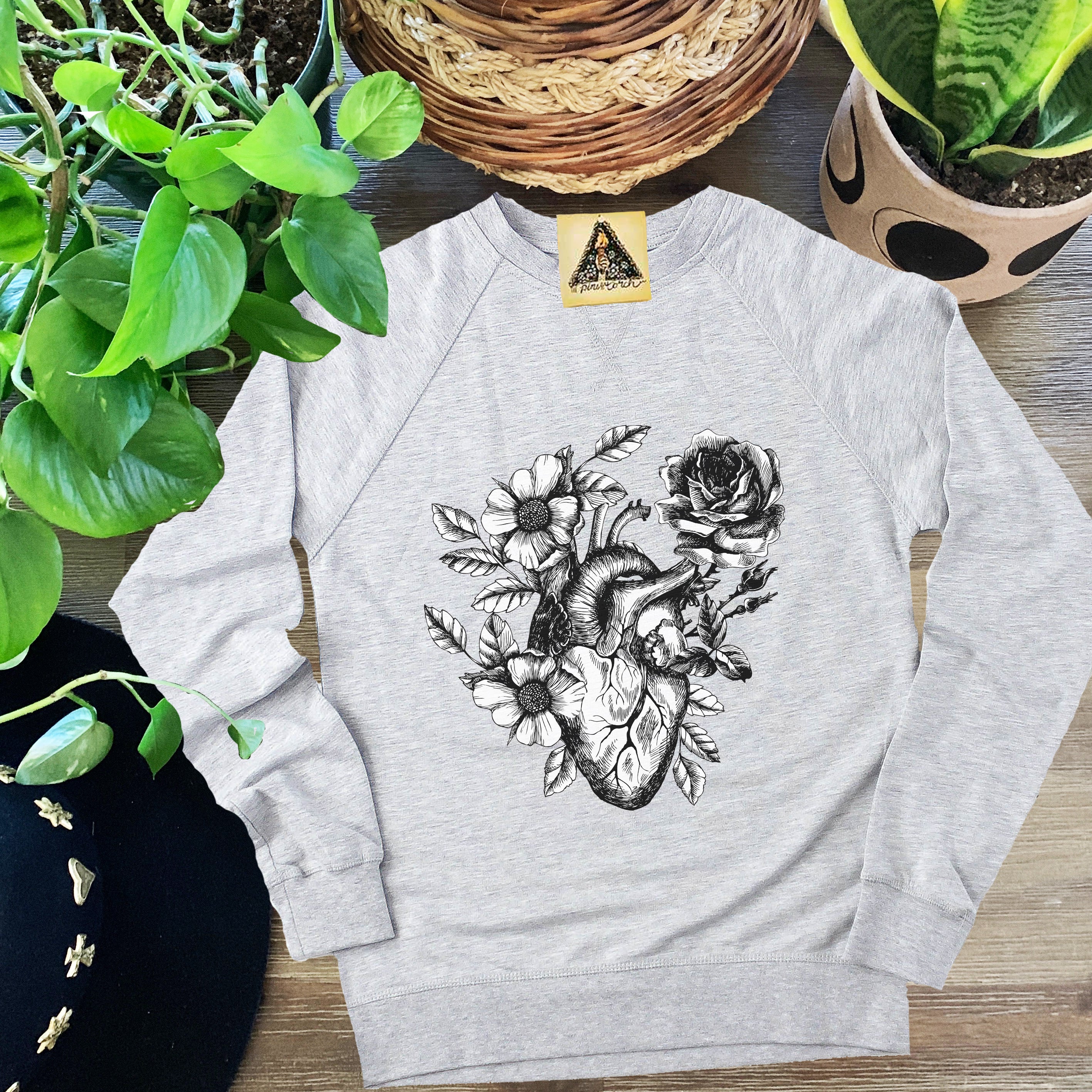 « SACRED HEART » UNISEX PULLOVER
