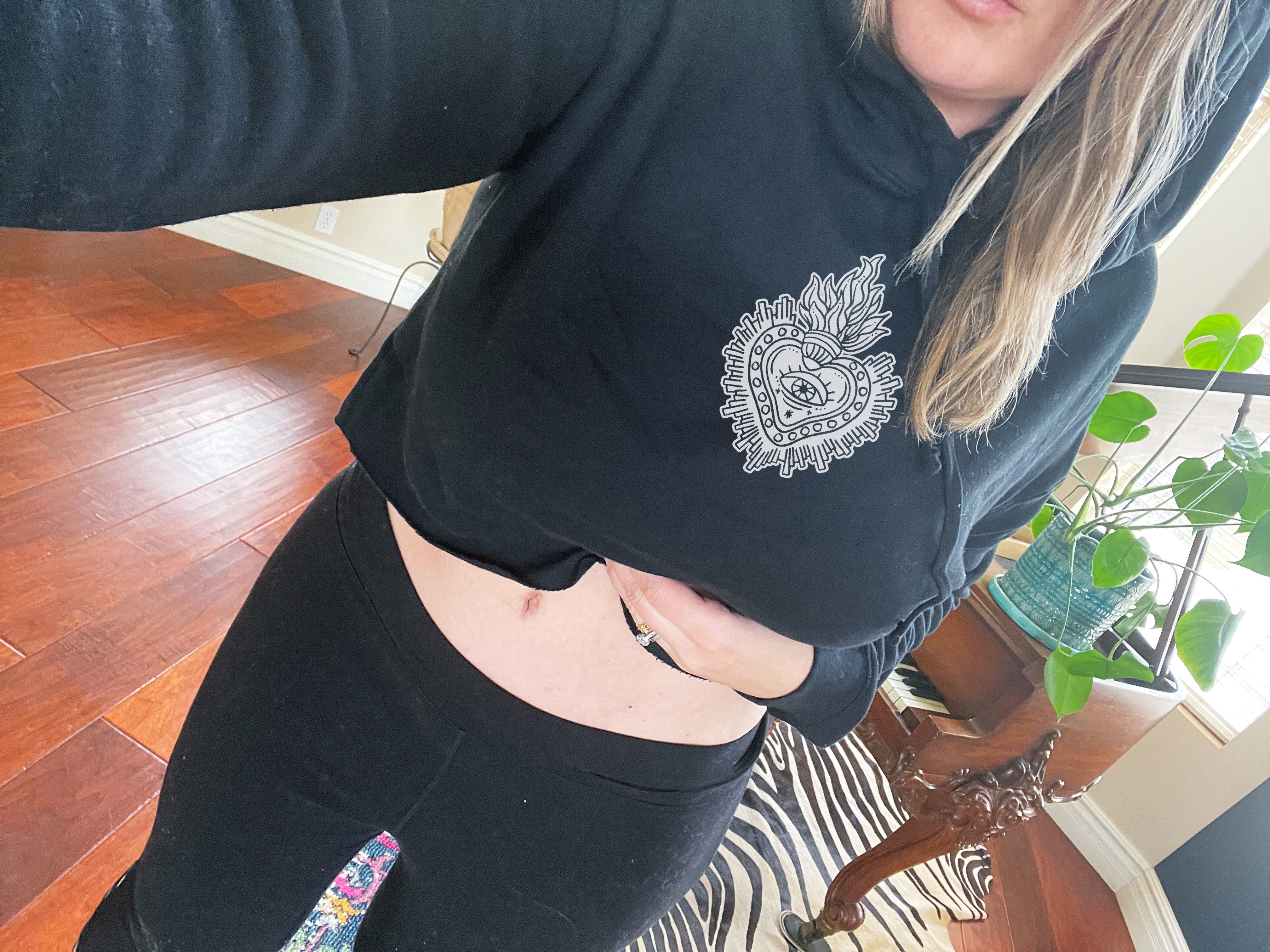 « SACRED HEART » CROP HOODIE