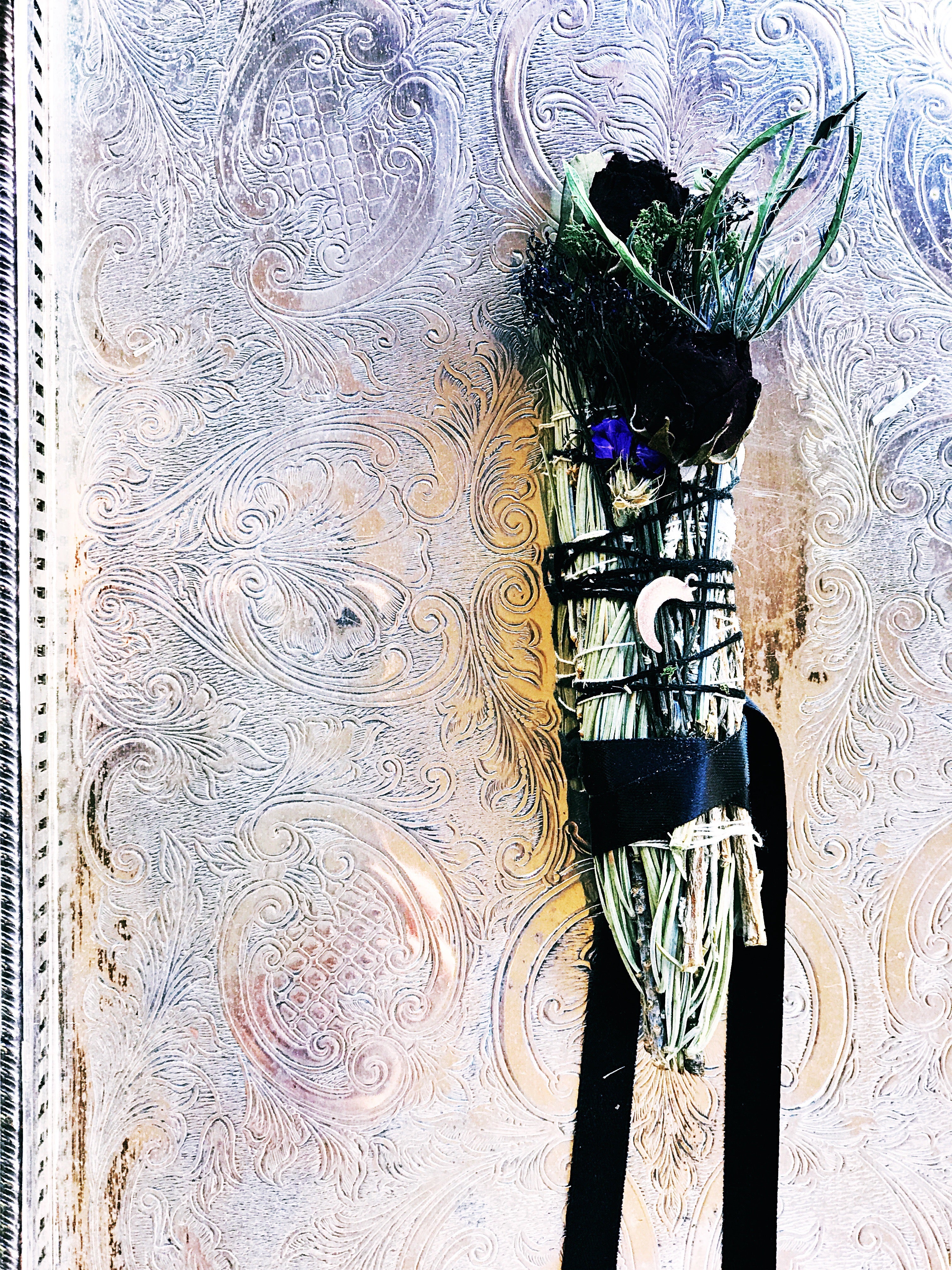 << SISTERHOOD OF THE MOON >> HANDCRAFTED SAGE SMUDGE