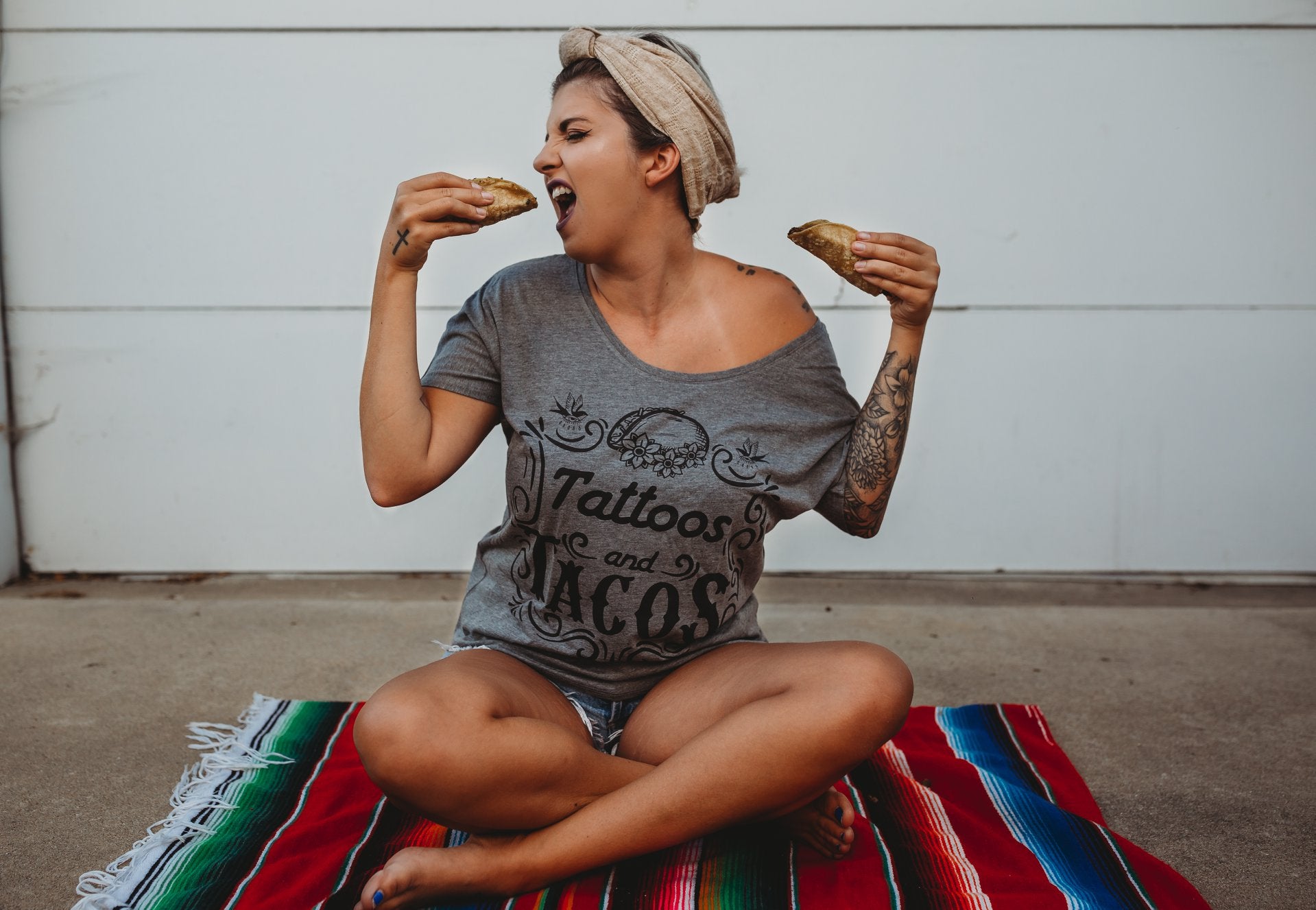 « TATTOOS AND TACOS » SLOUCHY TEE