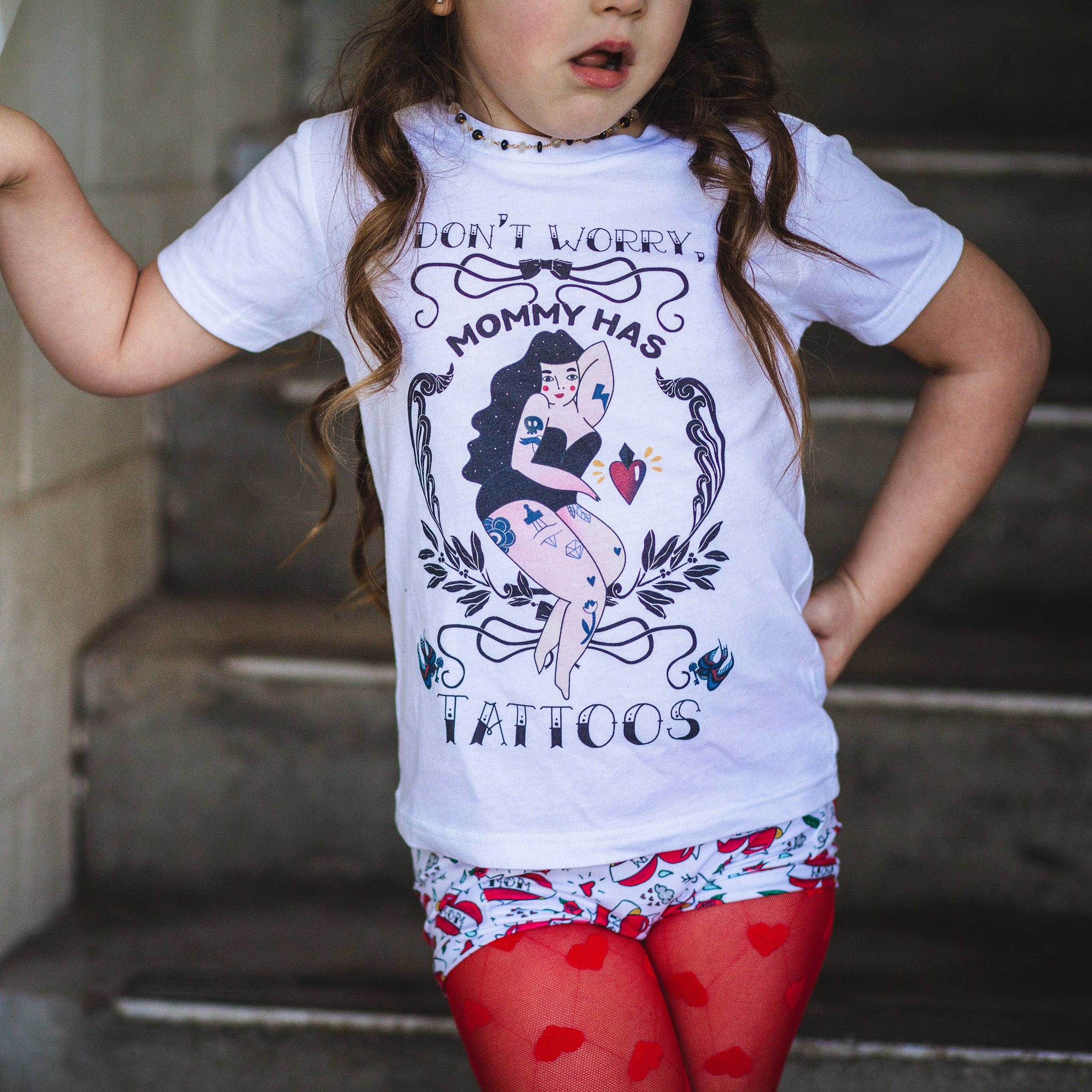 « DON'T WORRY, MOMMY HAS TATTOOS » KID'S TEE