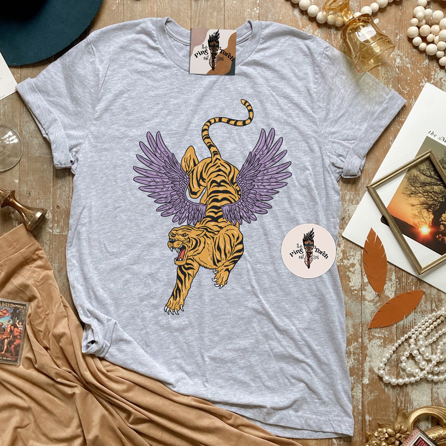 TIGER WITH WINGS // UNISEX TEE