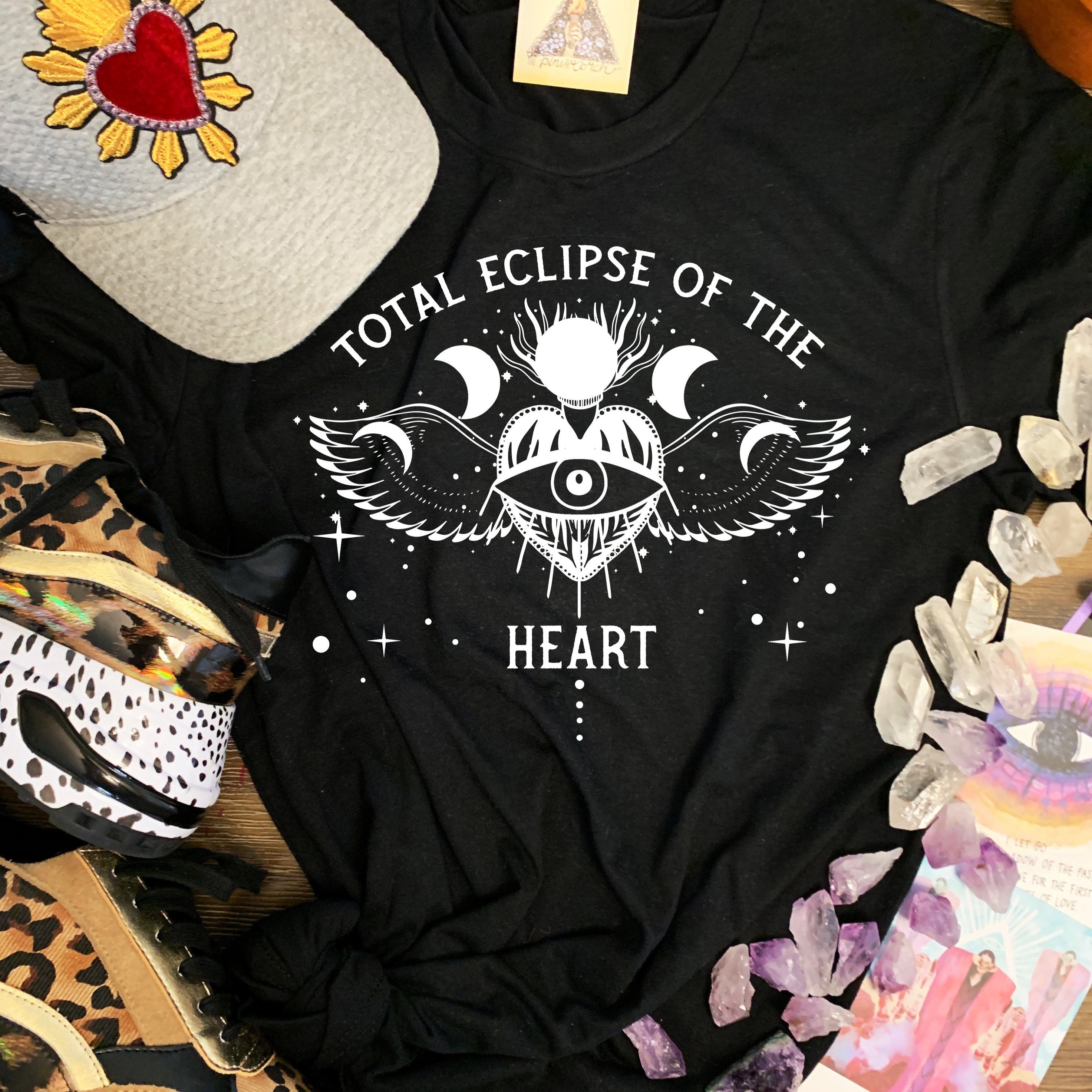 « TOTAL ECLIPSE OF THE HEART » SLOUCHY OR UNISEX TEE