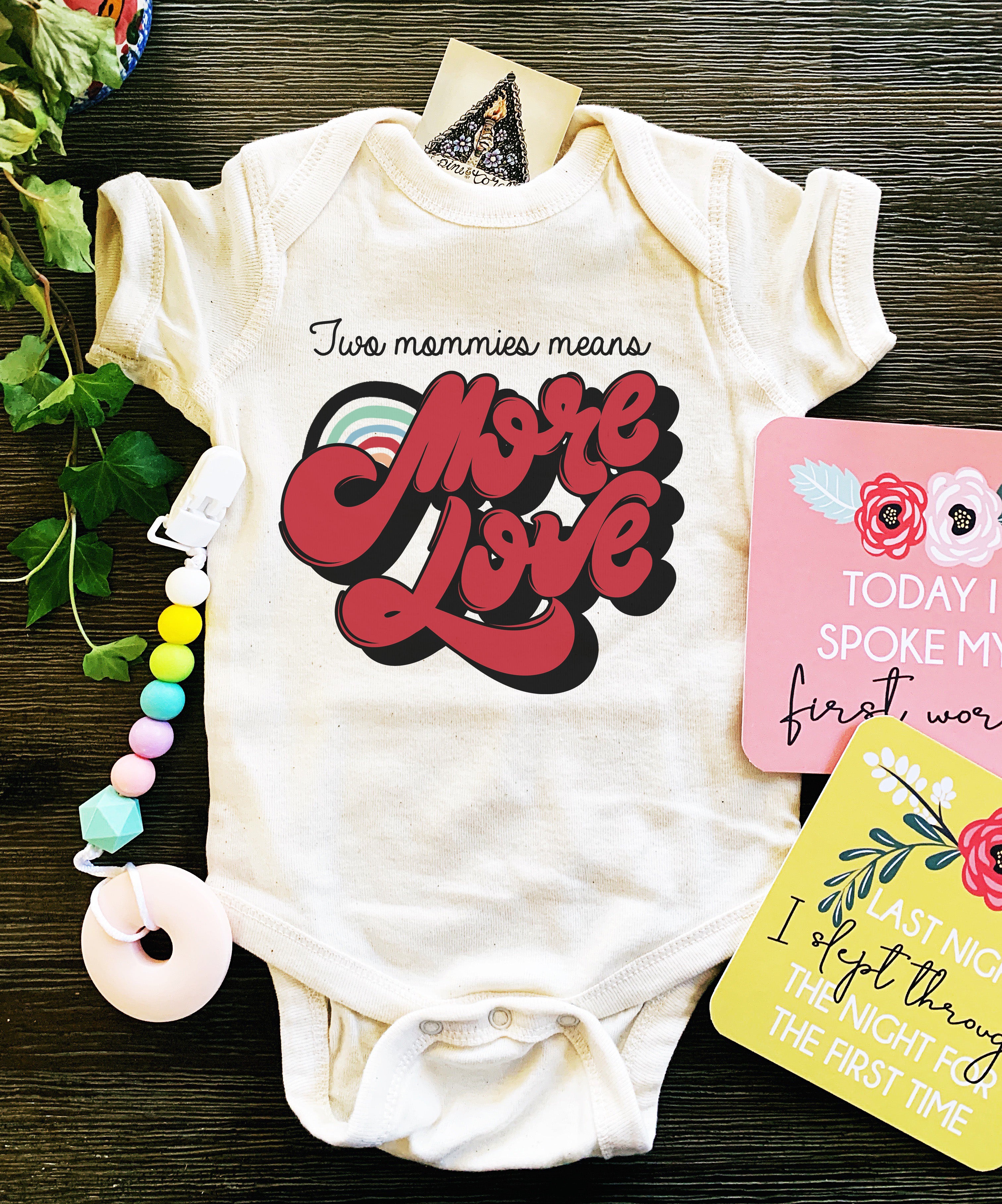 « TWO MOMMIES MEANS MORE LOVE » BODYSUIT