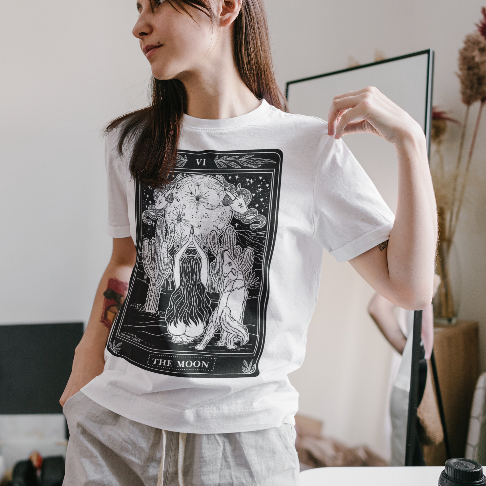 « THE MOON (in full color) » SLOUCHY OR UNISEX TEE