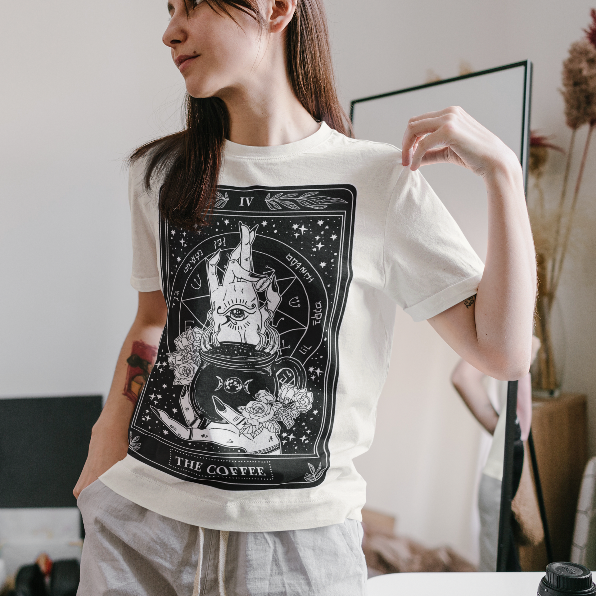 « THE COFFEE (in color) » SLOUCHY OR UNISEX TEE