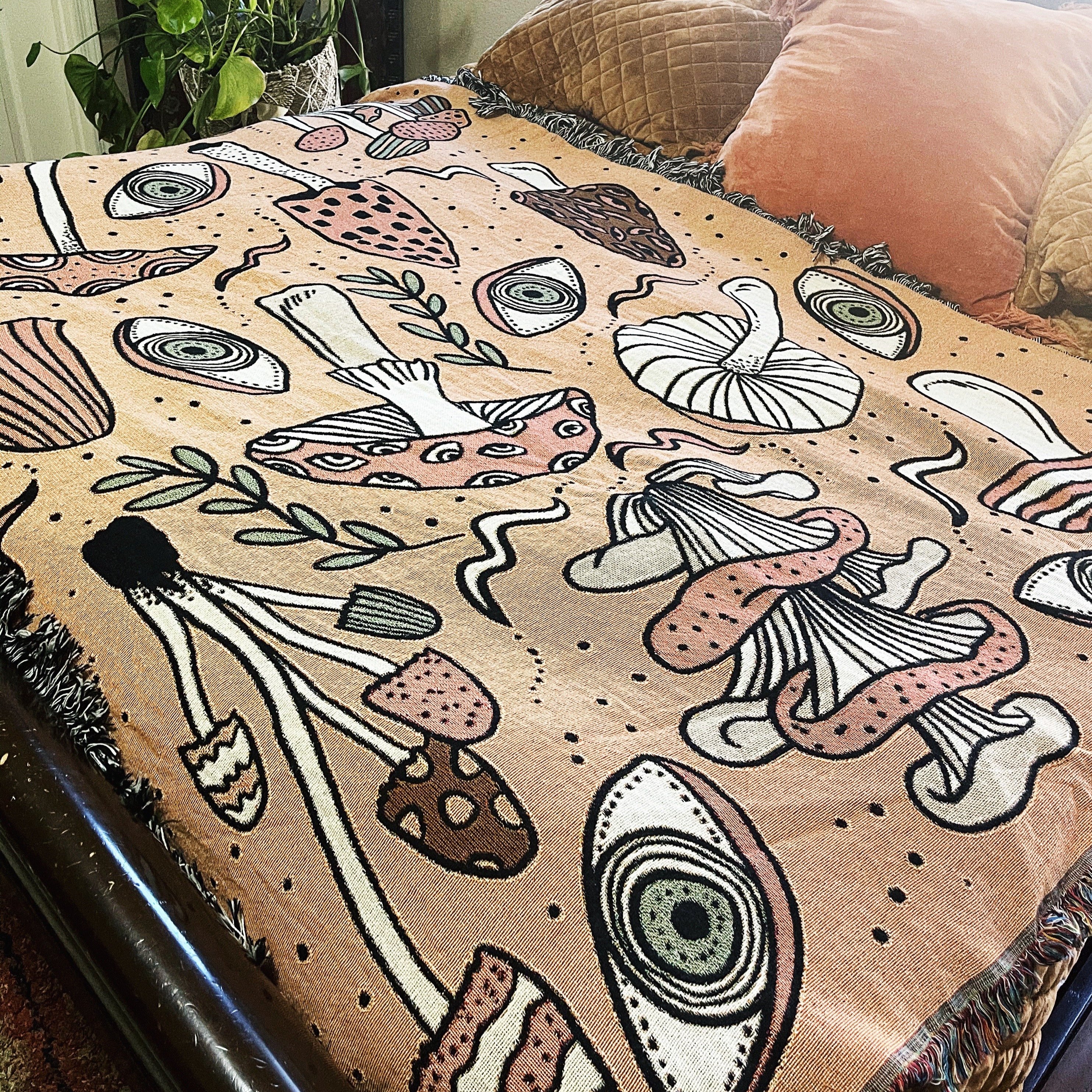 PYSCHEDELIC MUSHROOM // WOVEN FRINGE BLANKET