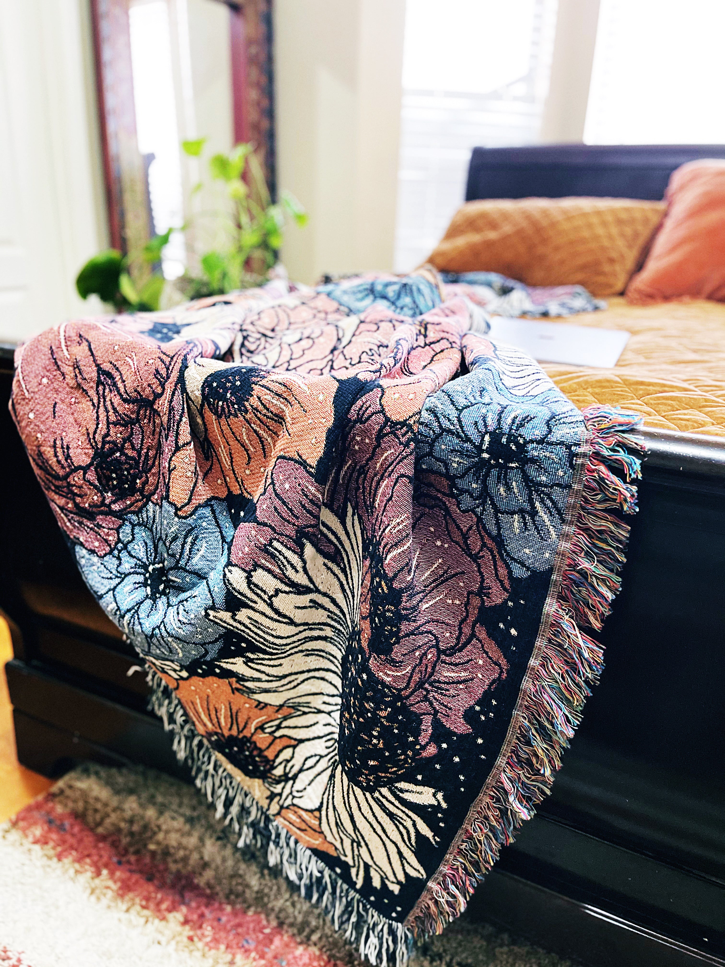 RETRO FLORAL // WOVEN FRINGE BLANKET