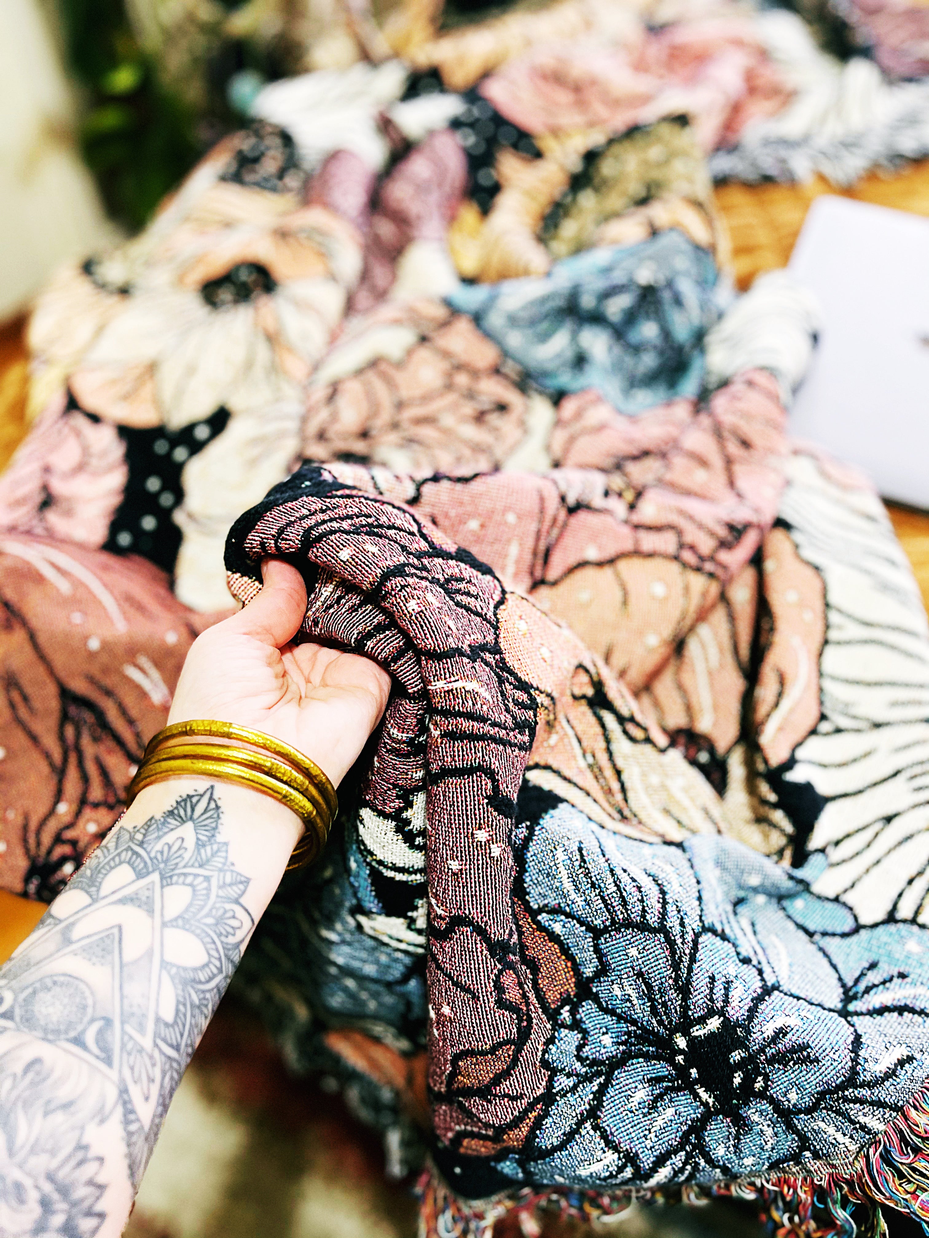 RETRO FLORAL // WOVEN FRINGE BLANKET