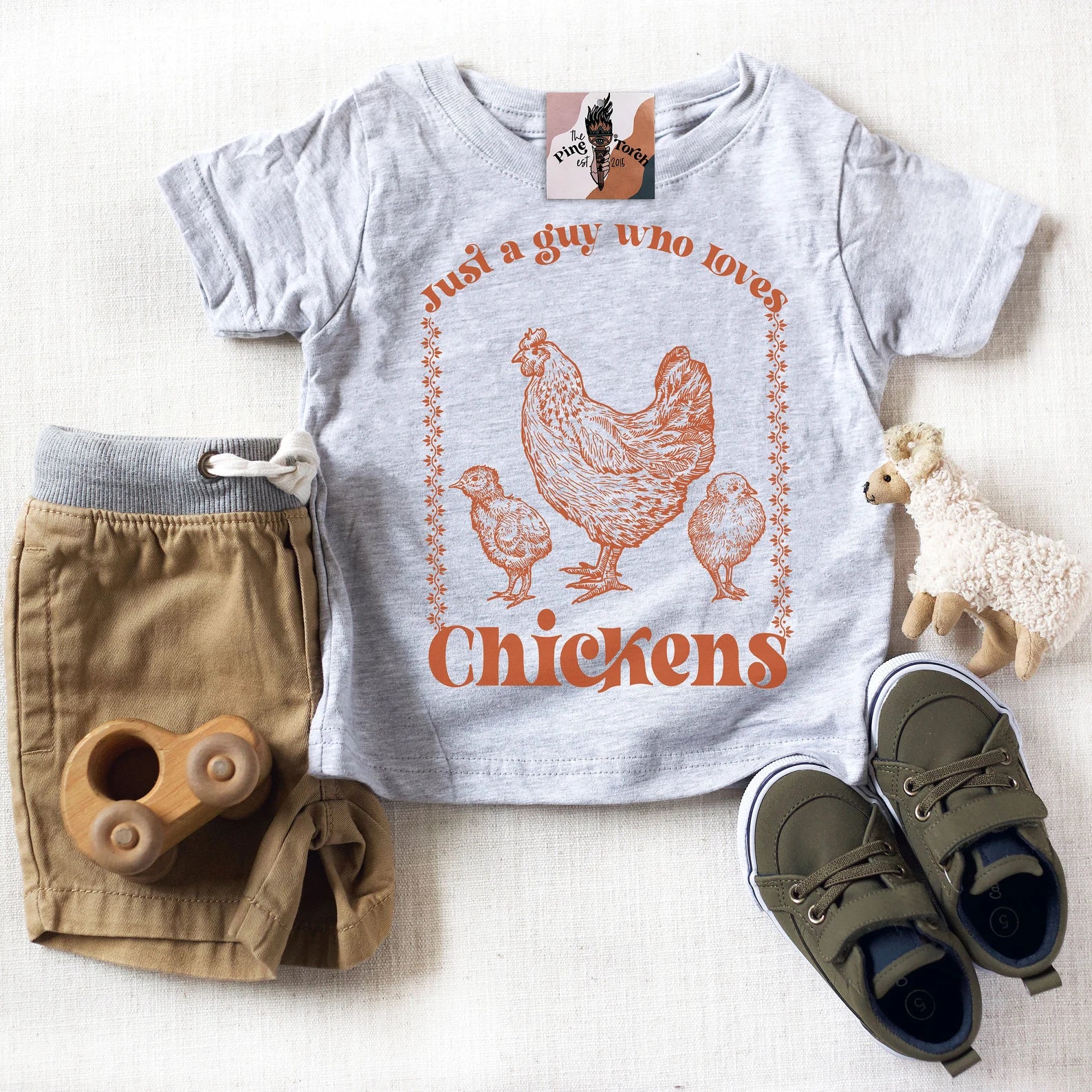 « JUST A KID WHO LOVES CHICKENS » KIDS TEE