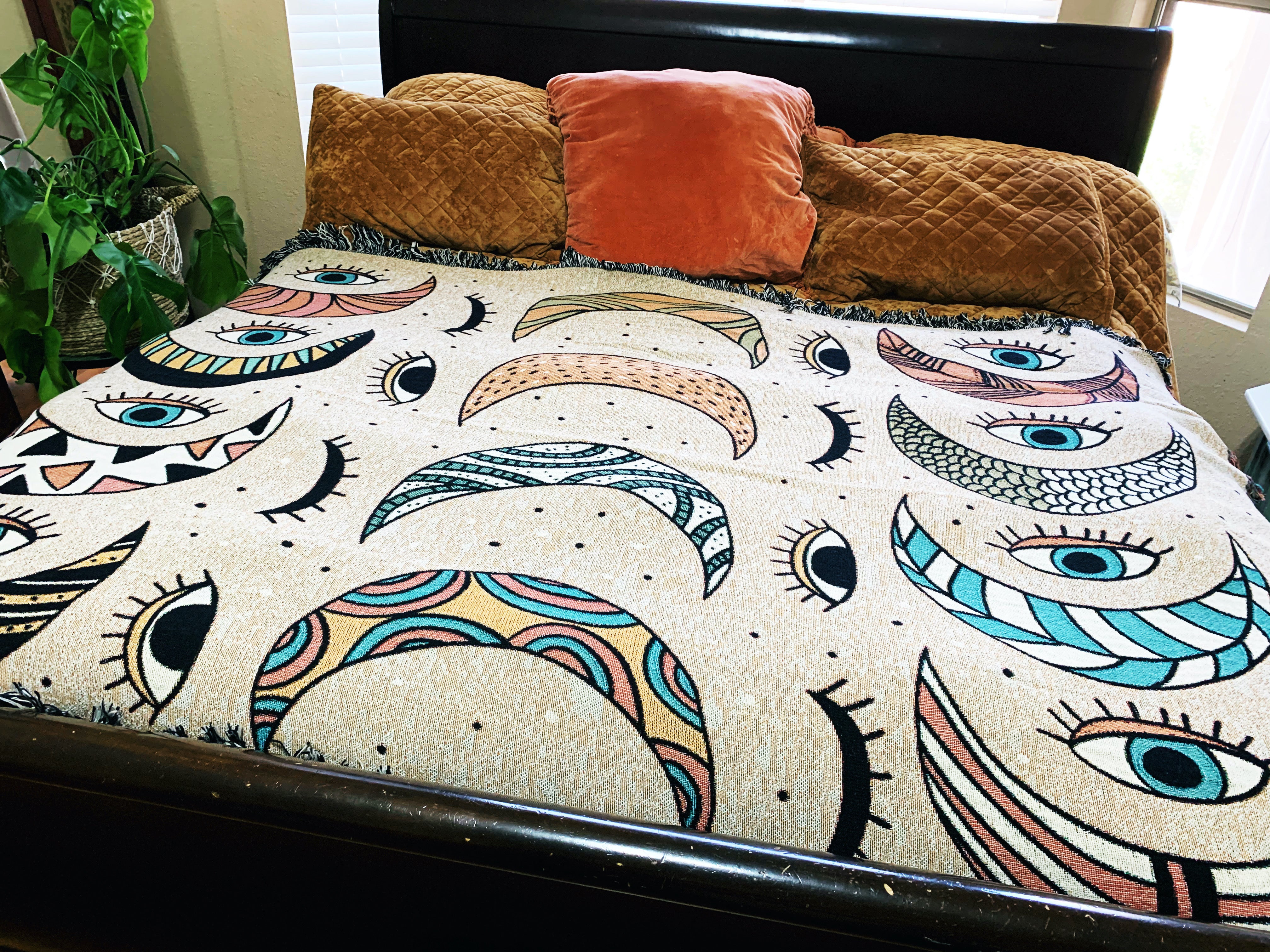 EYE OF THE MOON // WOVEN FRINGE BLANKET