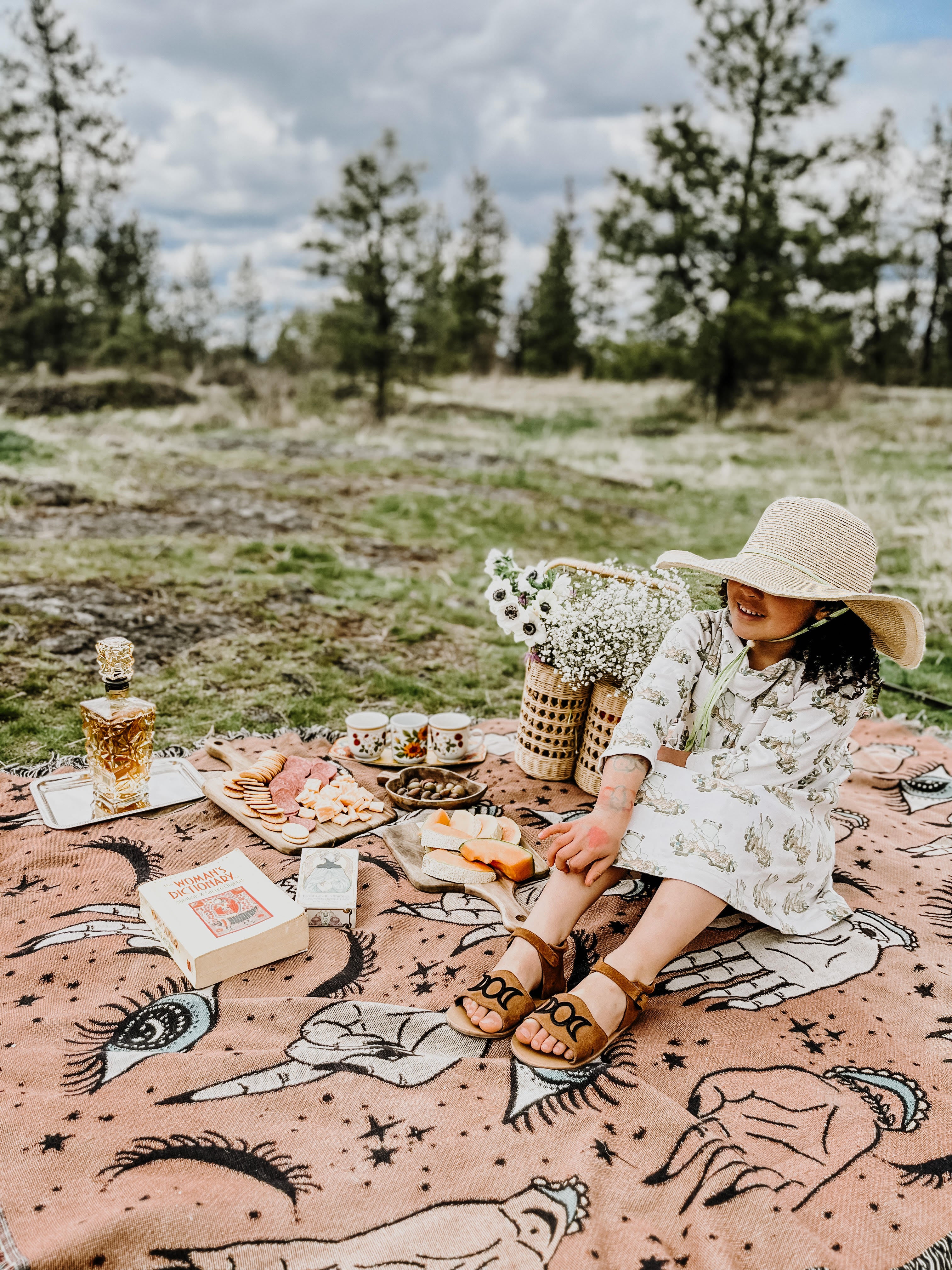 MUDRA MOOD // WOVEN FRINGE BLANKET