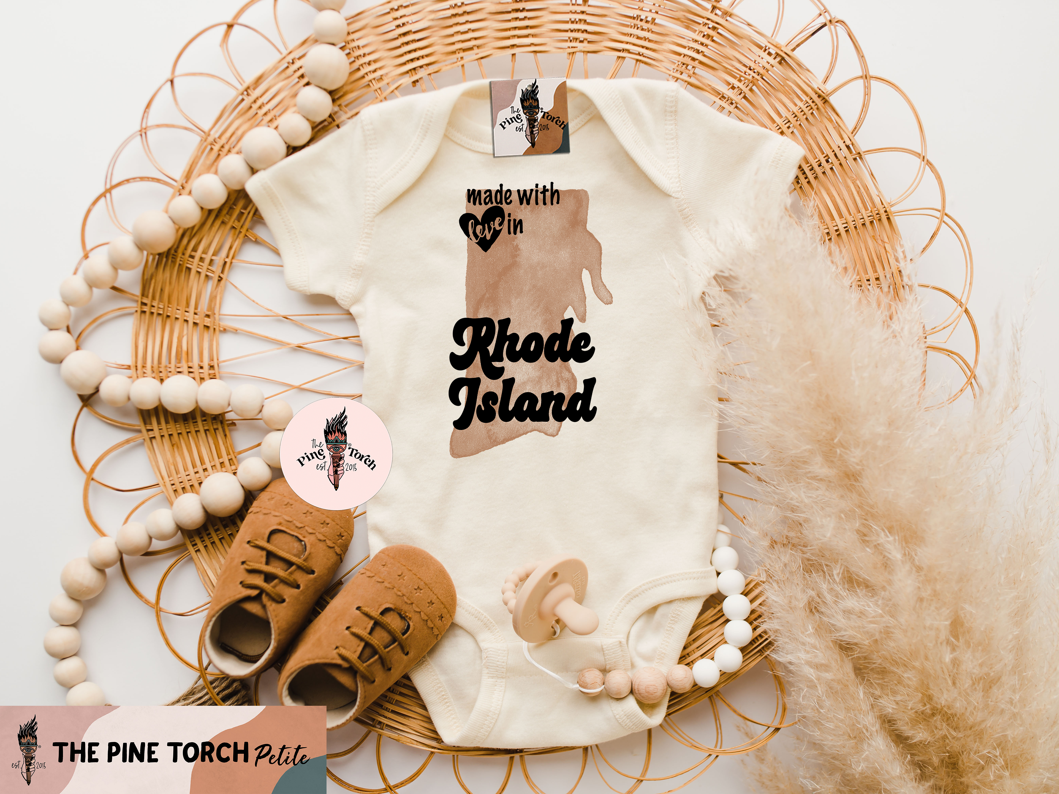 « MADE WITH LOVE IN RHODE ISLAND » BODYSUIT