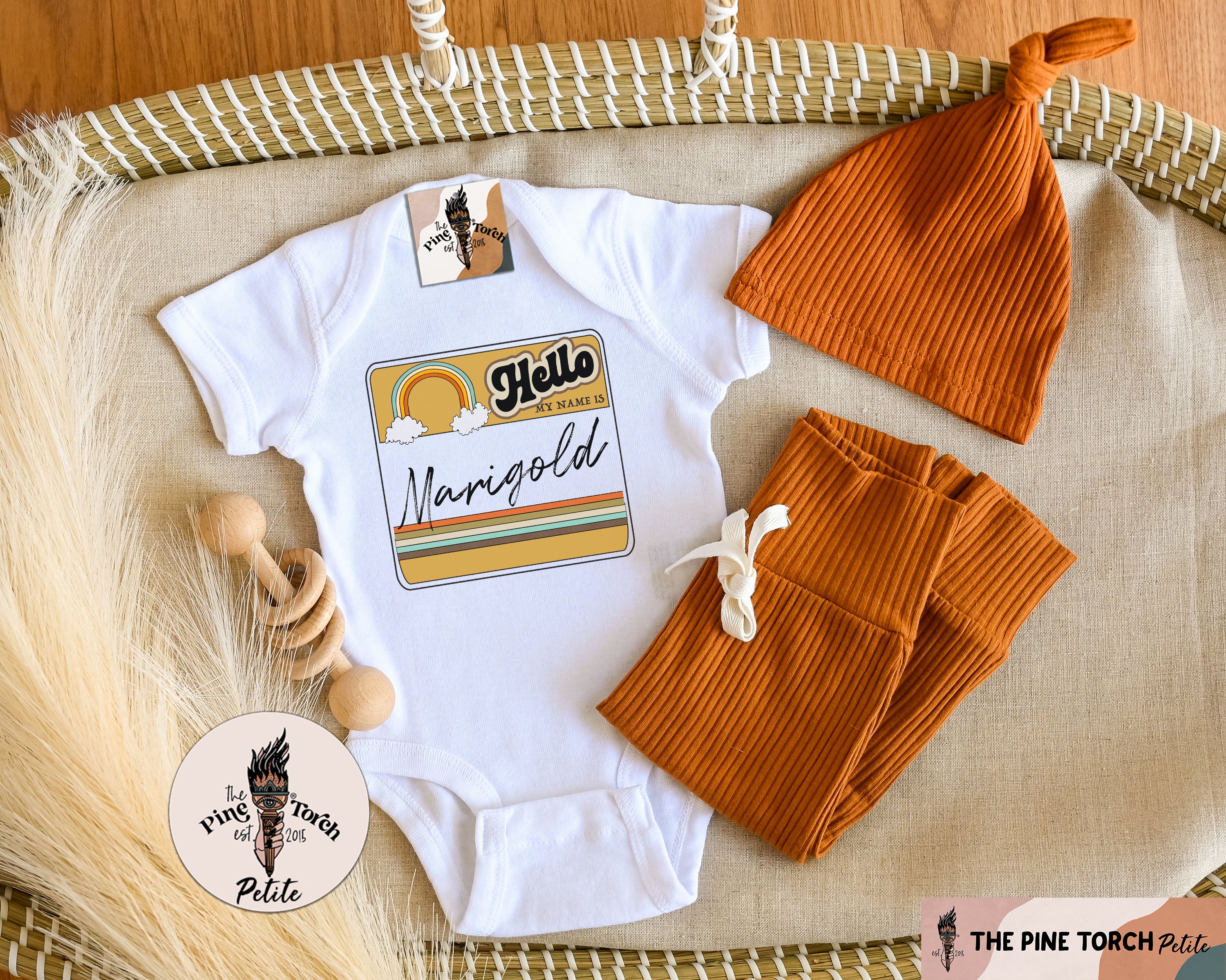 « PERSONALIZED RETRO NAMETAG (RAINBOW) » BODYSUIT