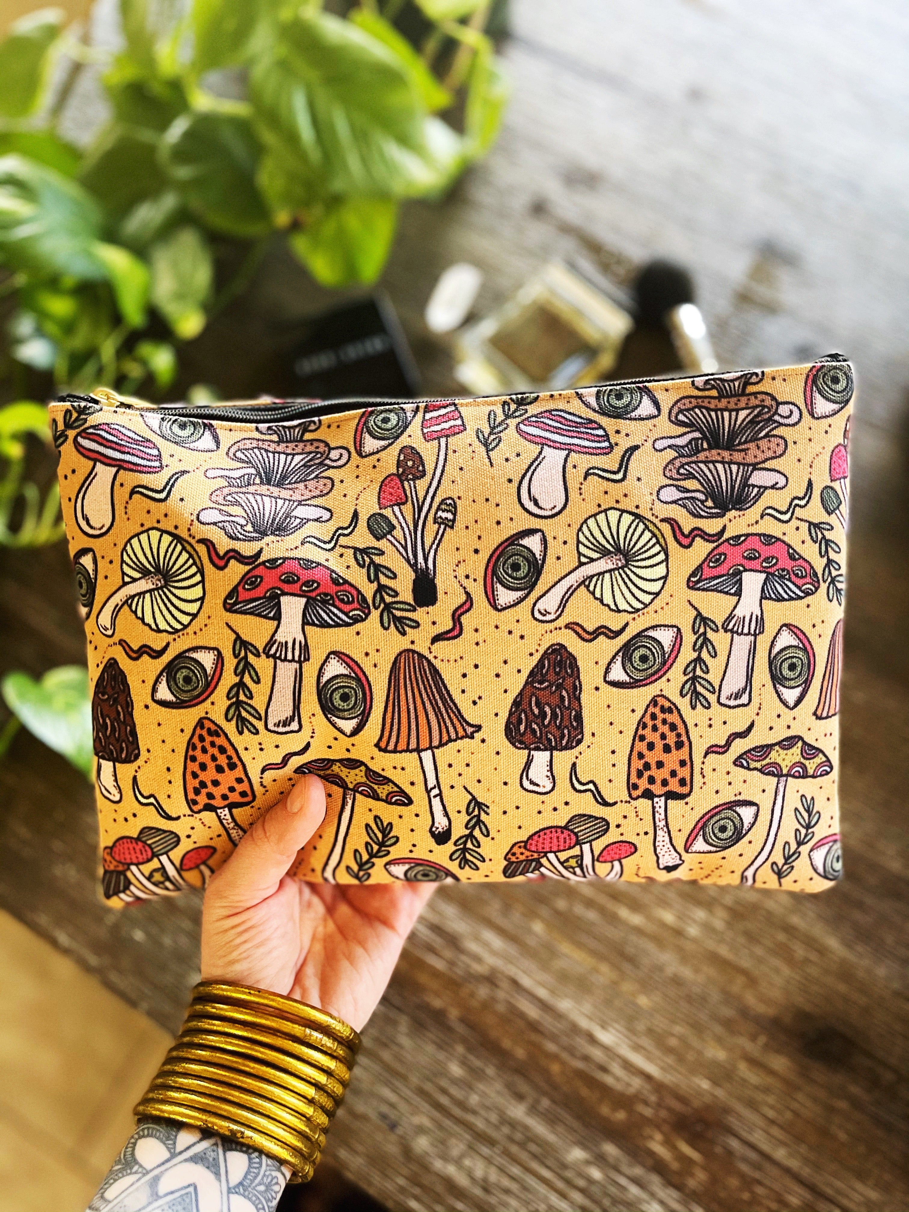 PSYCHEDELIC MUSHROOMS // COSMETIC ZIP POUCH