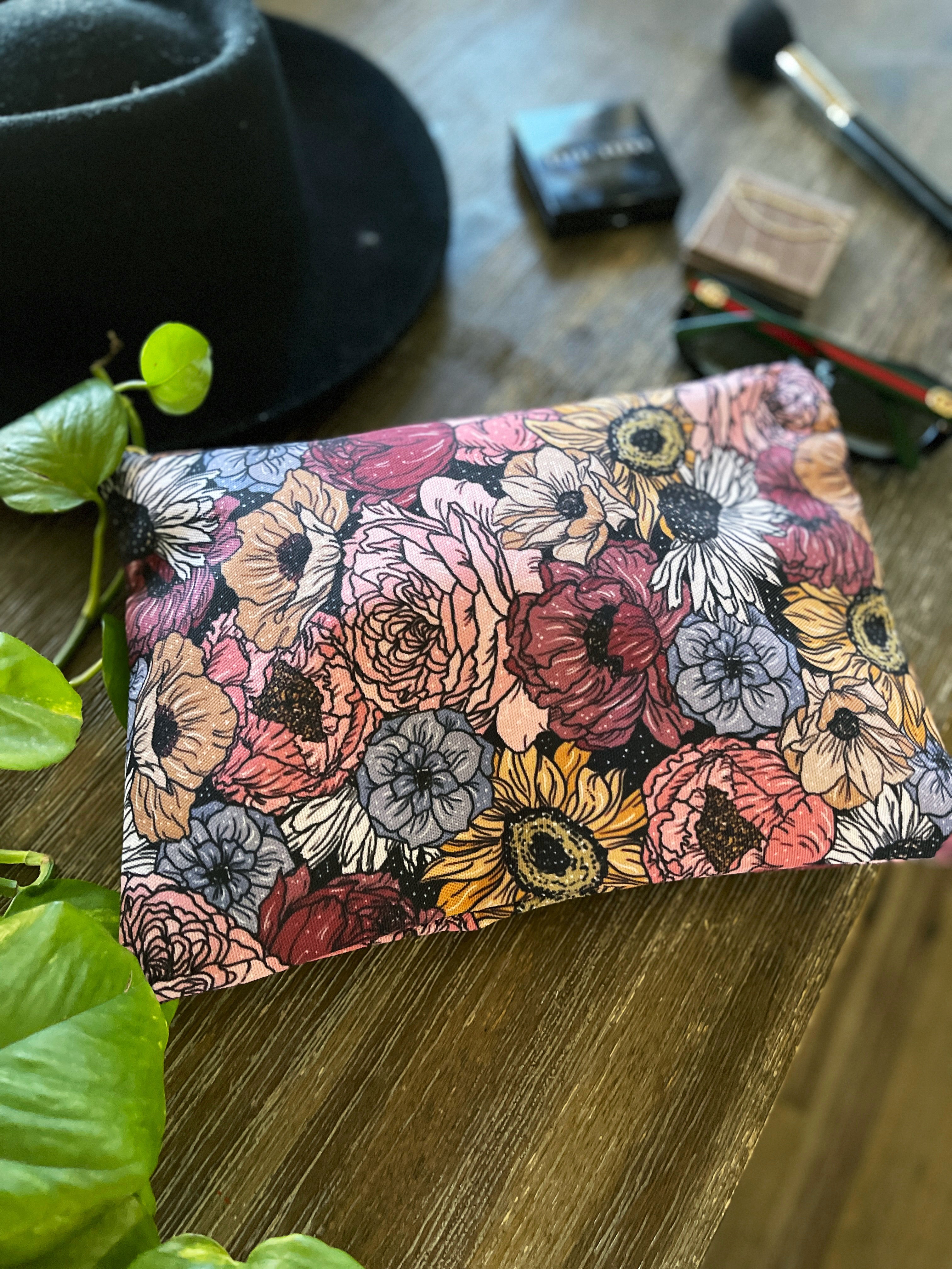 RETRO FLORAL // COSMETIC ZIP POUCH