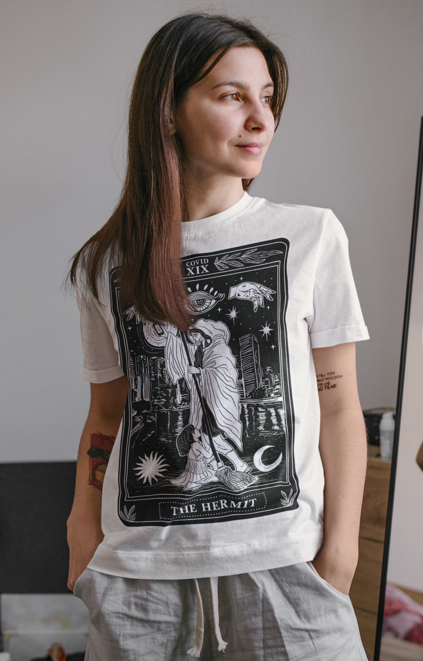 « THE HERMIT (in color) » SLOUCHY OR UNISEX TEE