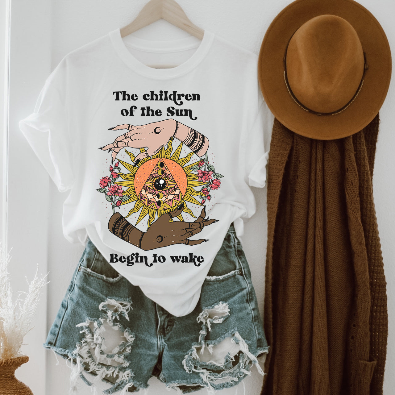 « CHILDREN OF THE SUN » CREAM UNISEX TEE