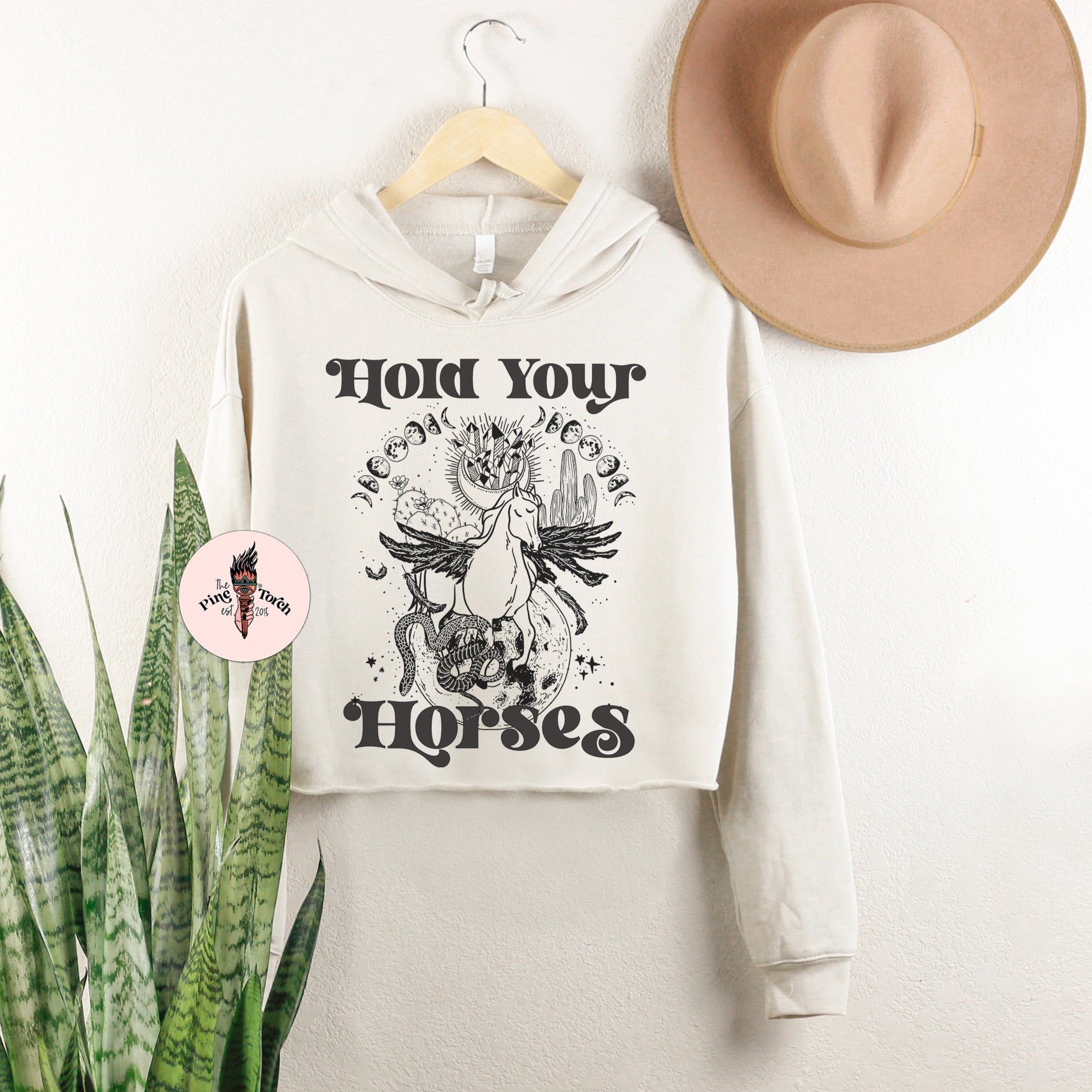 « HOLD YOUR HORSES » CREAM CROP HOODIE