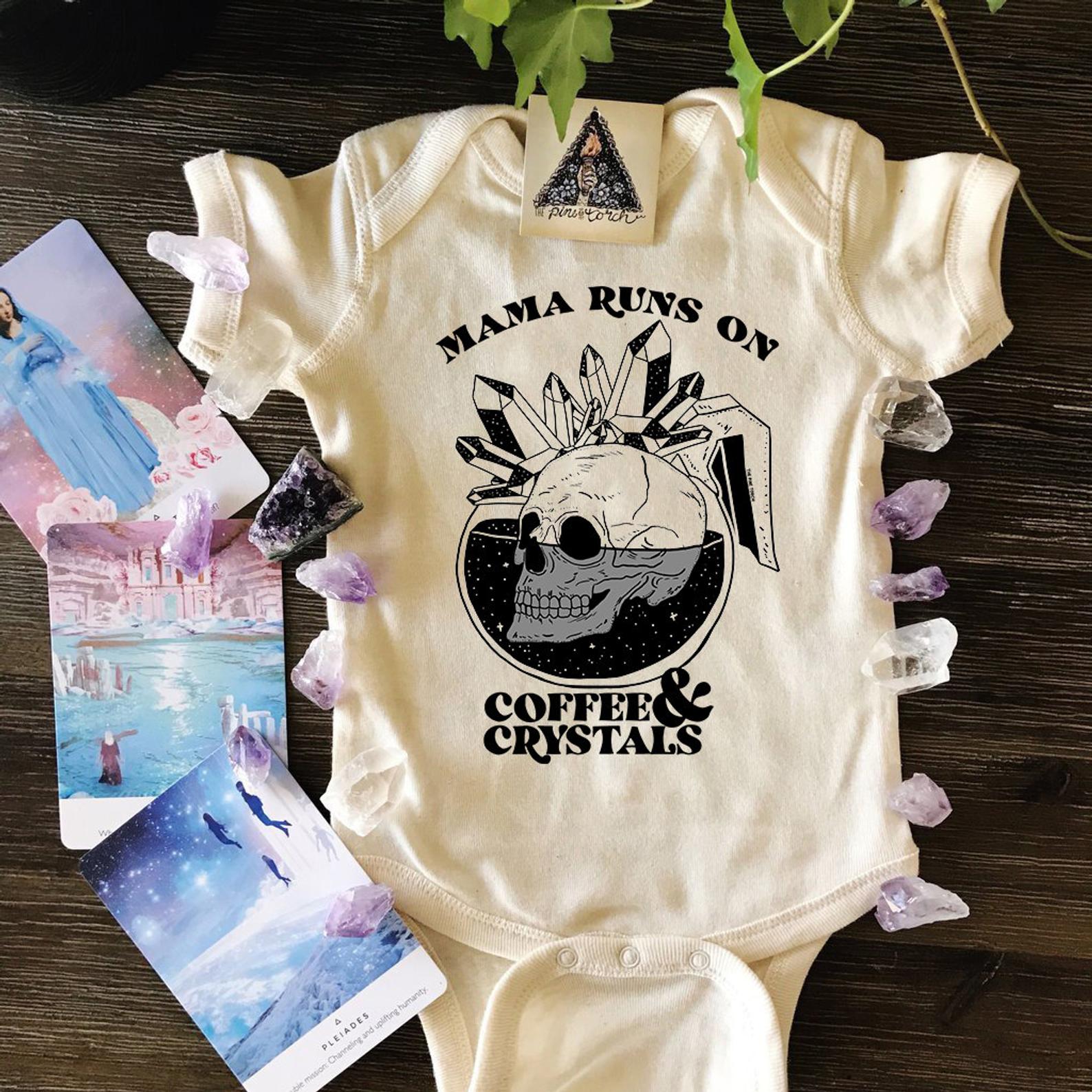 « MAMA RUNS ON COFFEE AND CRYSTALS » BODYSUIT