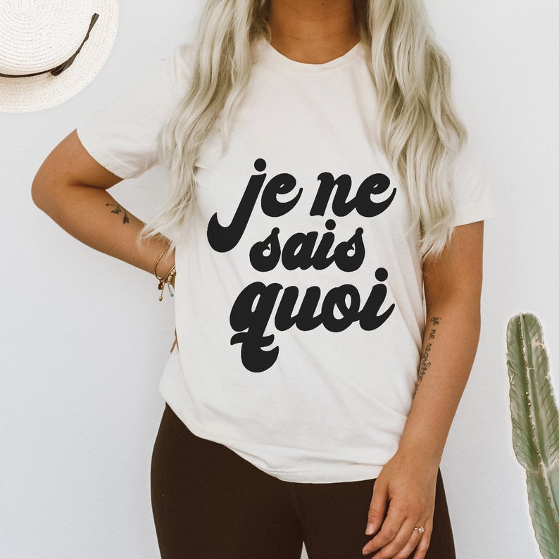 « JE NE SAIS QUOI » UNISEX TEE