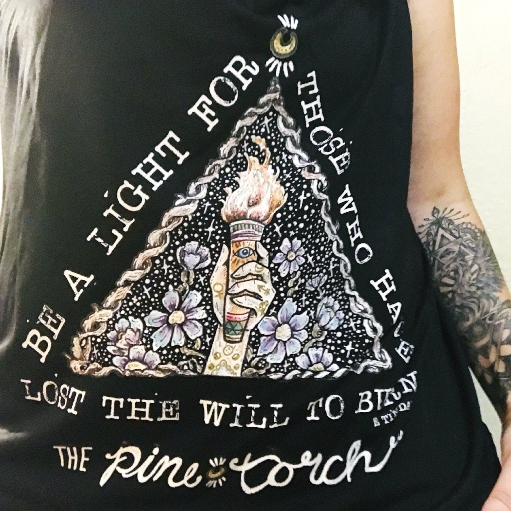 « BE A LIGHT - THE PINE TORCH SIGNATURE » SLOUCHY TANK