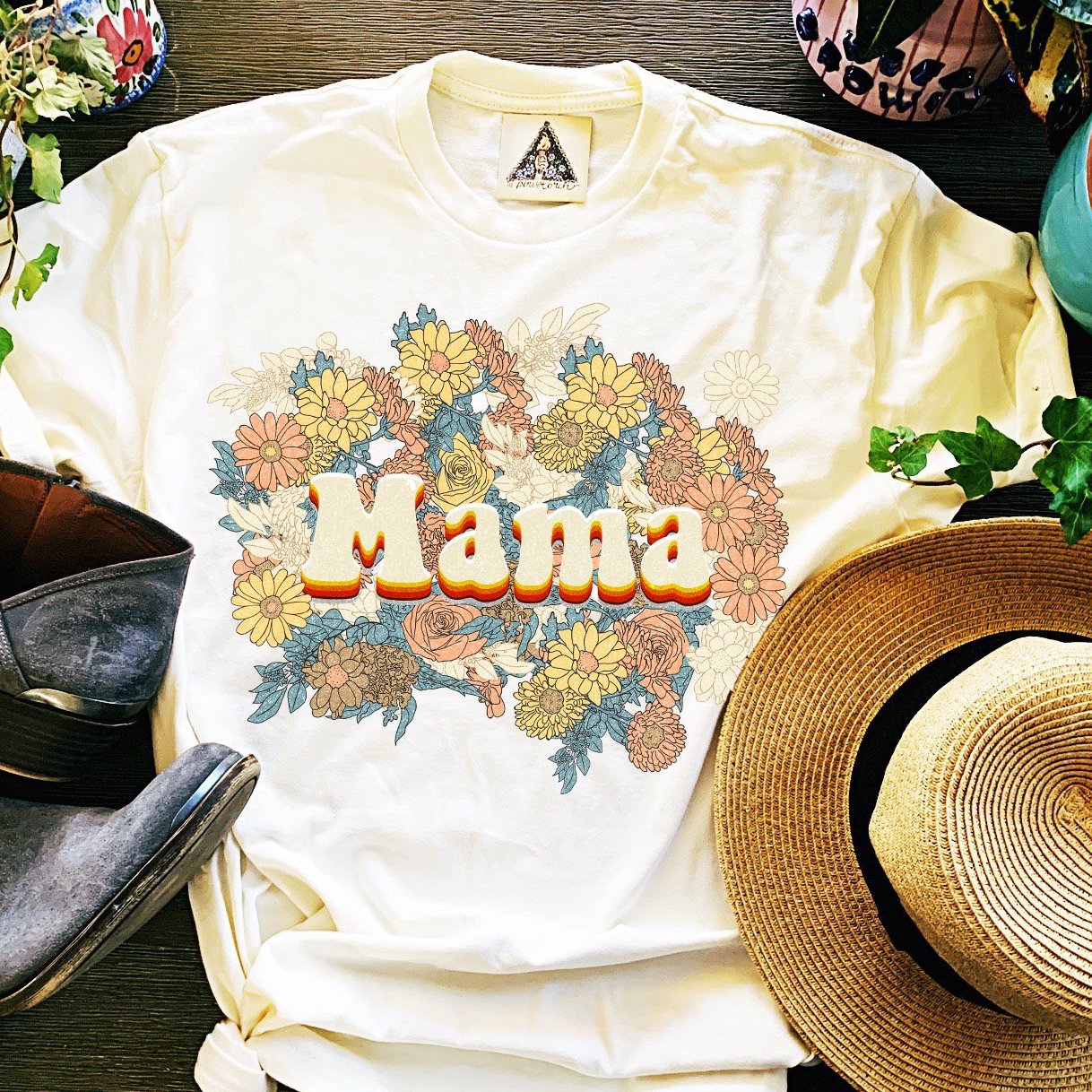 « MAMA RETRO FLORAL » UNISEX WHITE OR CREAM TEE