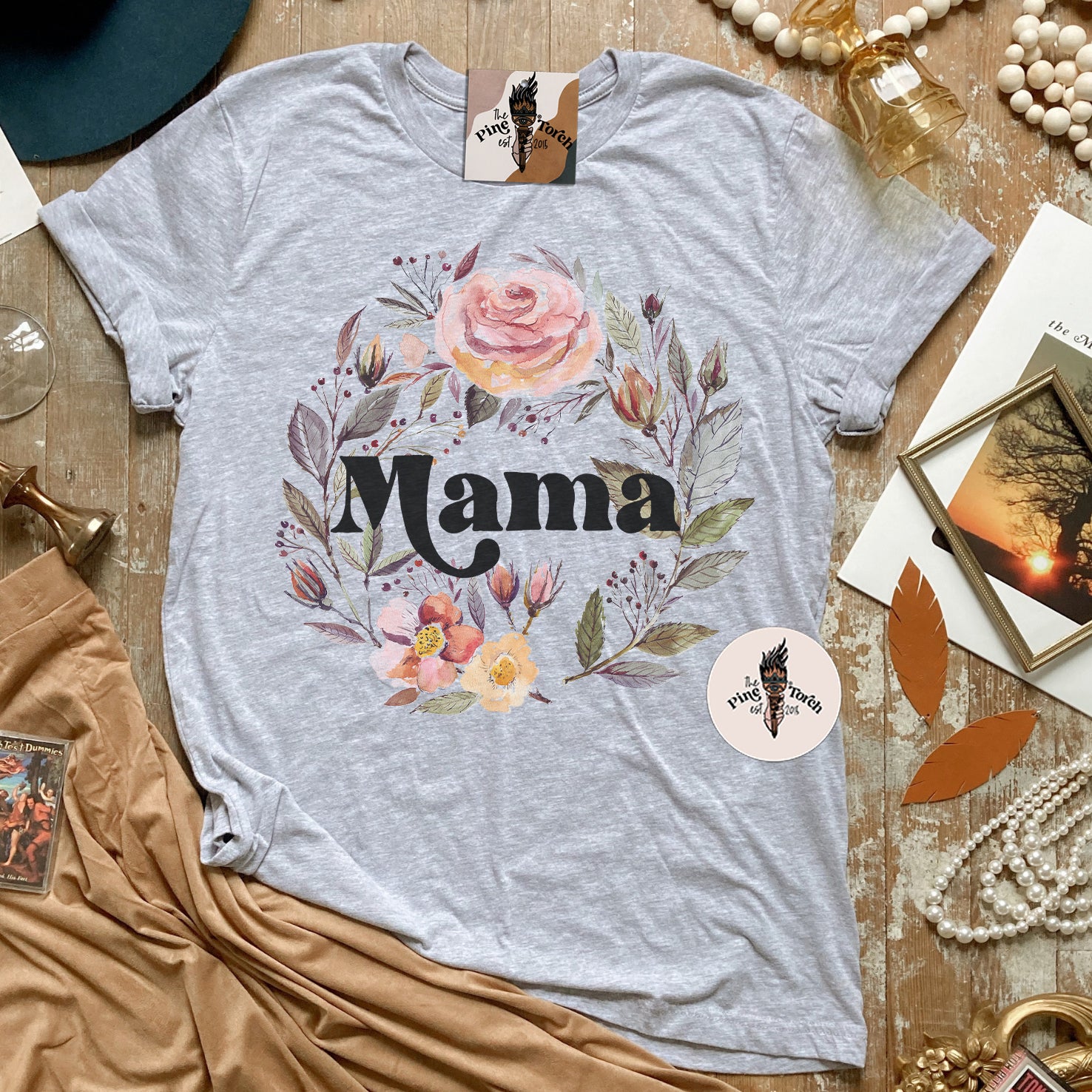 MAMA WITH ROSES // UNISEX TEE