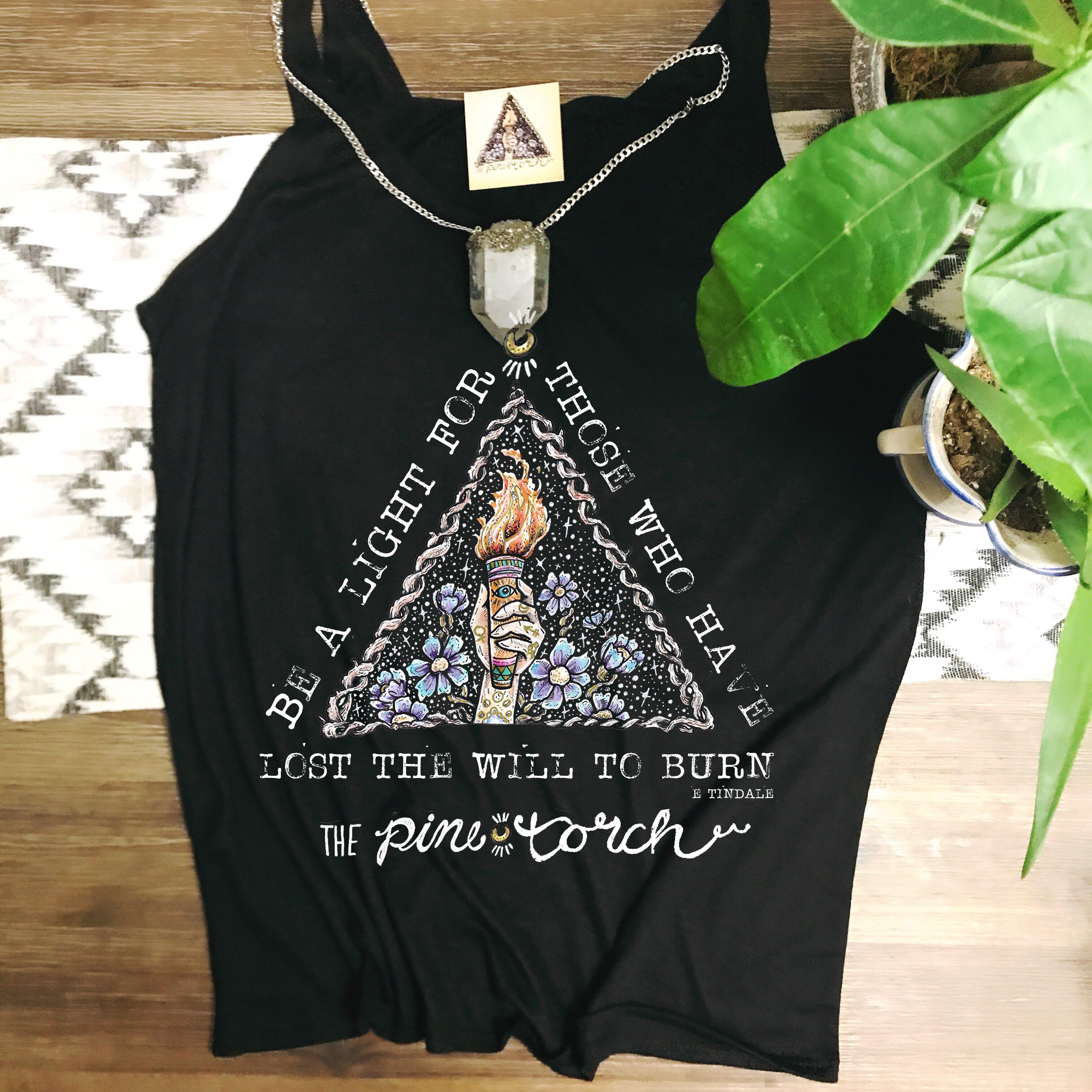 « BE A LIGHT - THE PINE TORCH SIGNATURE » SLOUCHY TANK