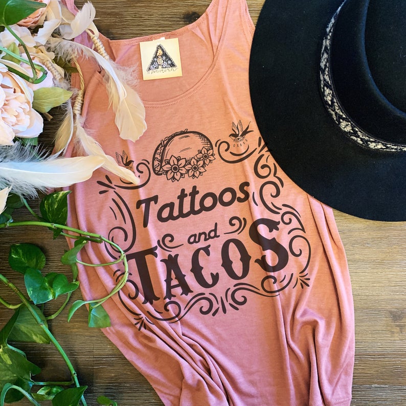 « TATTOOS AND TACOS » BLACK SLOUCHY TANK