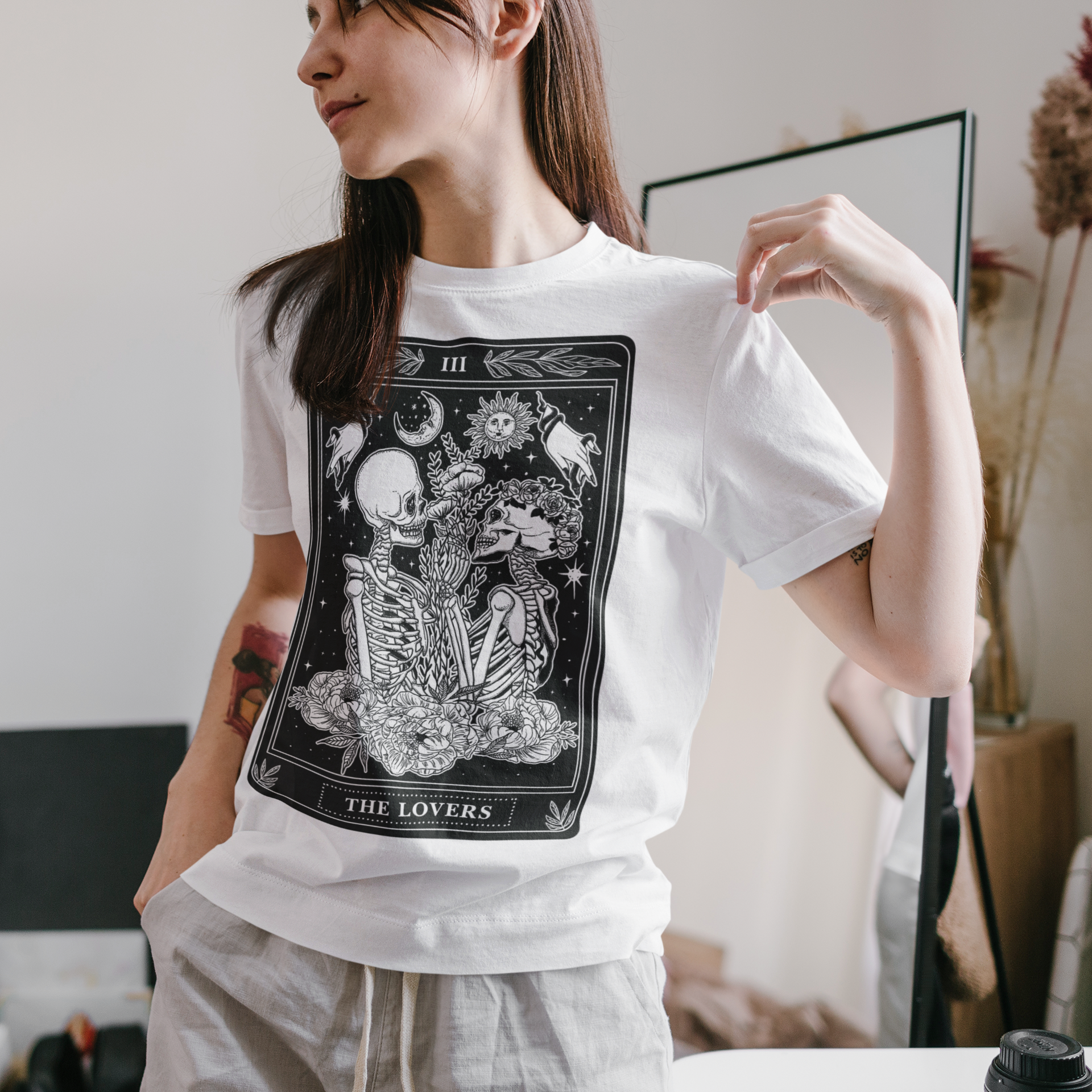 « THE LOVERS (black and white) » SLOUCHY OR UNISEX TEE